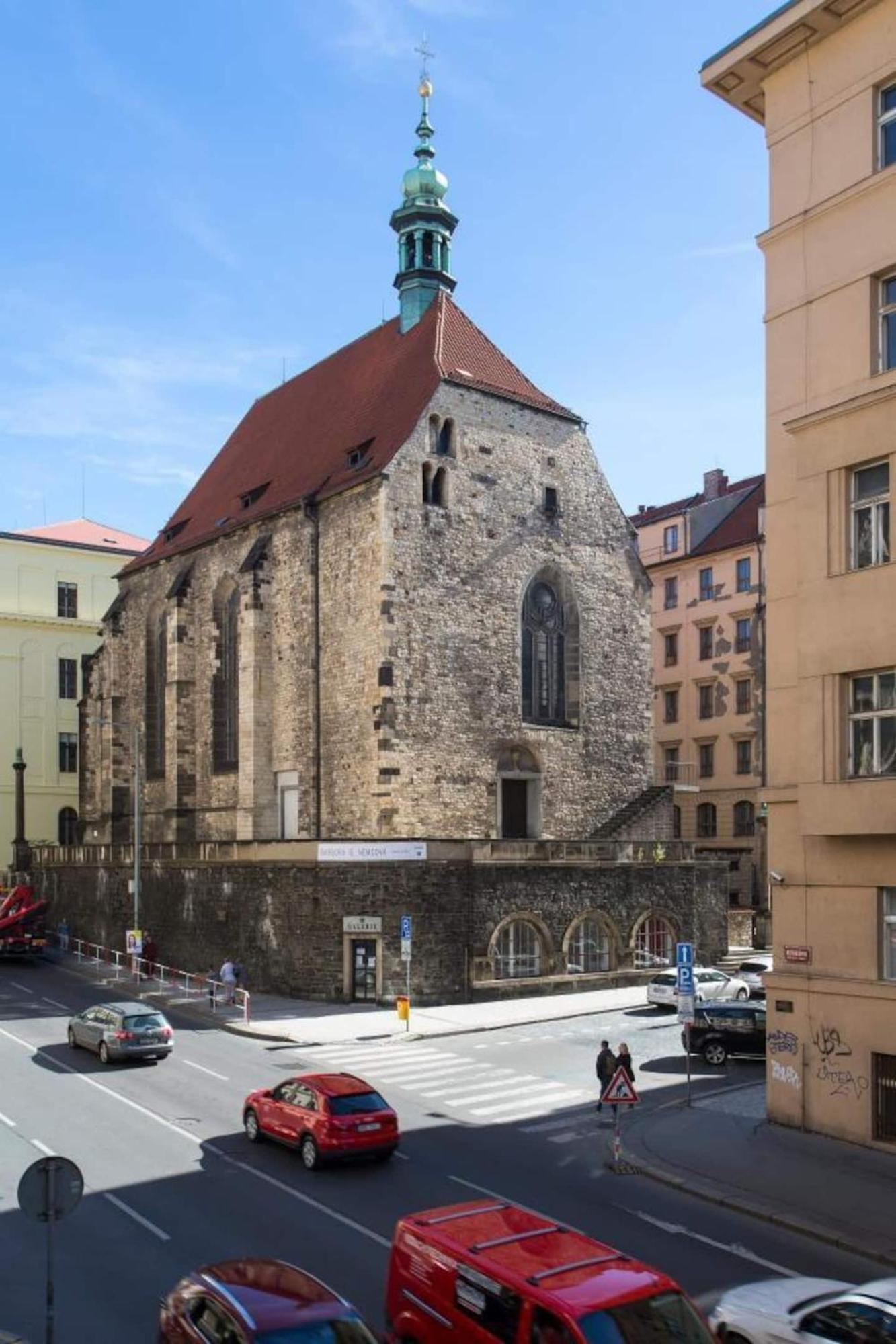 Place Of Grace - 50 Meters From Dancing House Lägenhet *