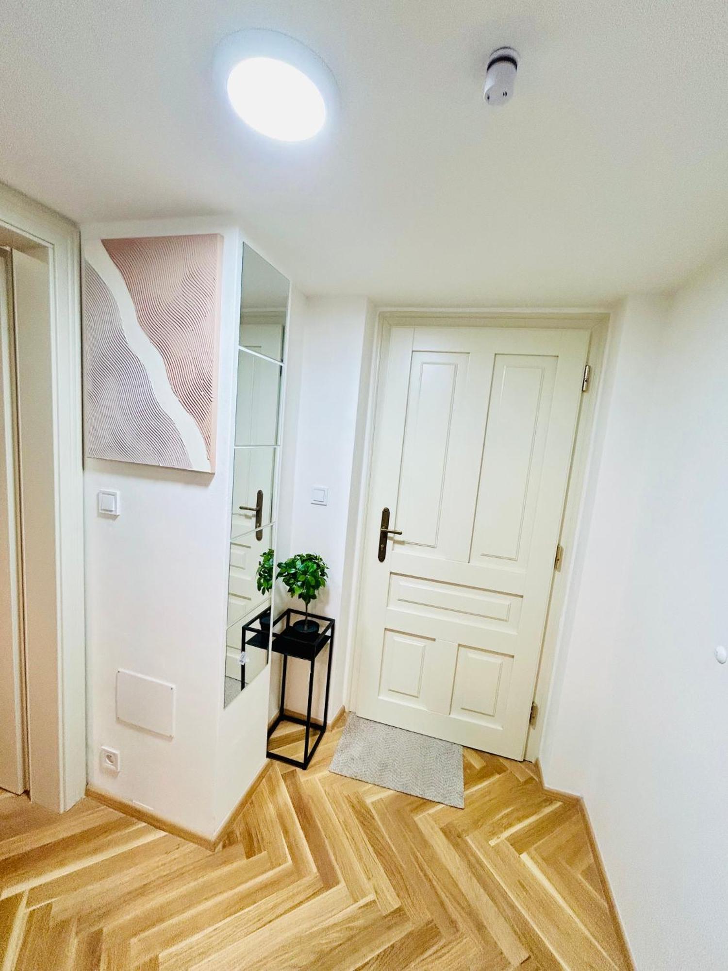 Cozy Design With Terrace Apartment Prag