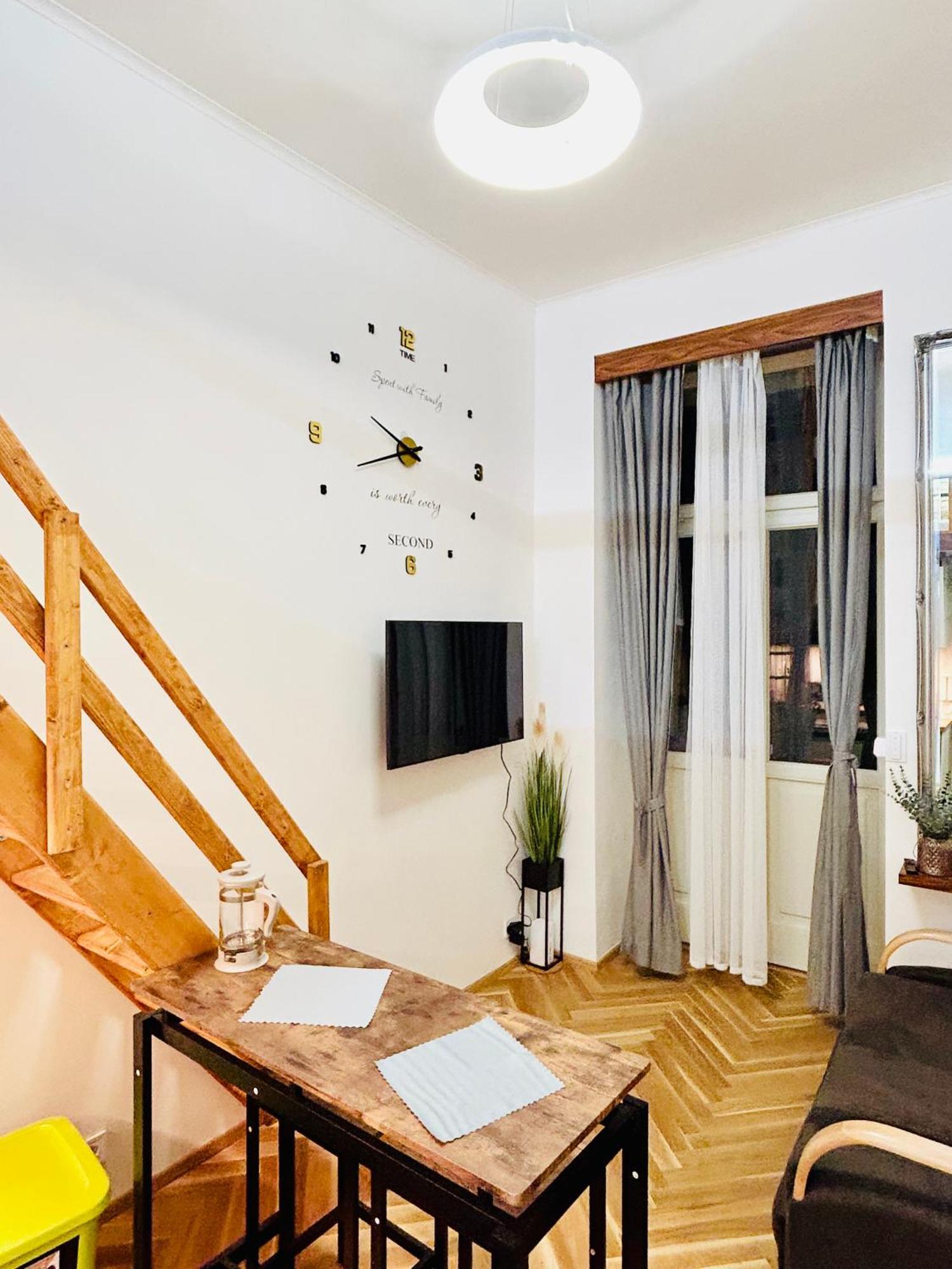 Cozy Design With Terrace Apartment