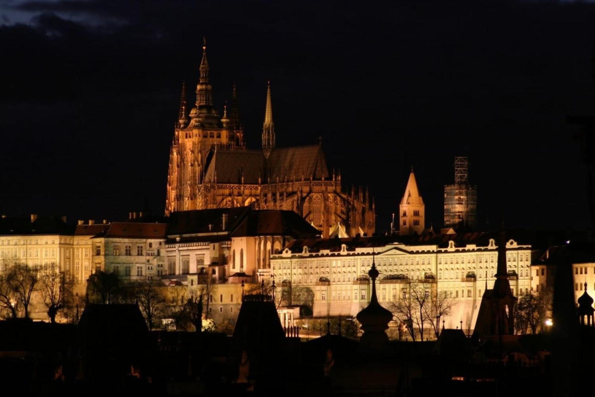 Roy 2 Bdr With Castle View, Parking & Ac Prag