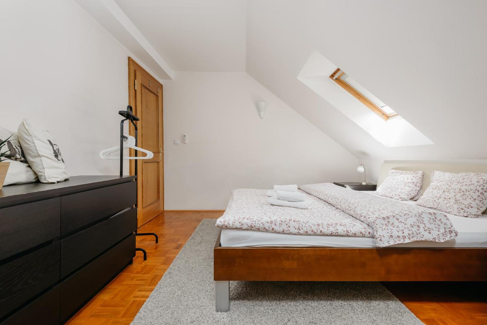 Lejlighed Roy 2 Bdr With Castle View, Parking & Ac *