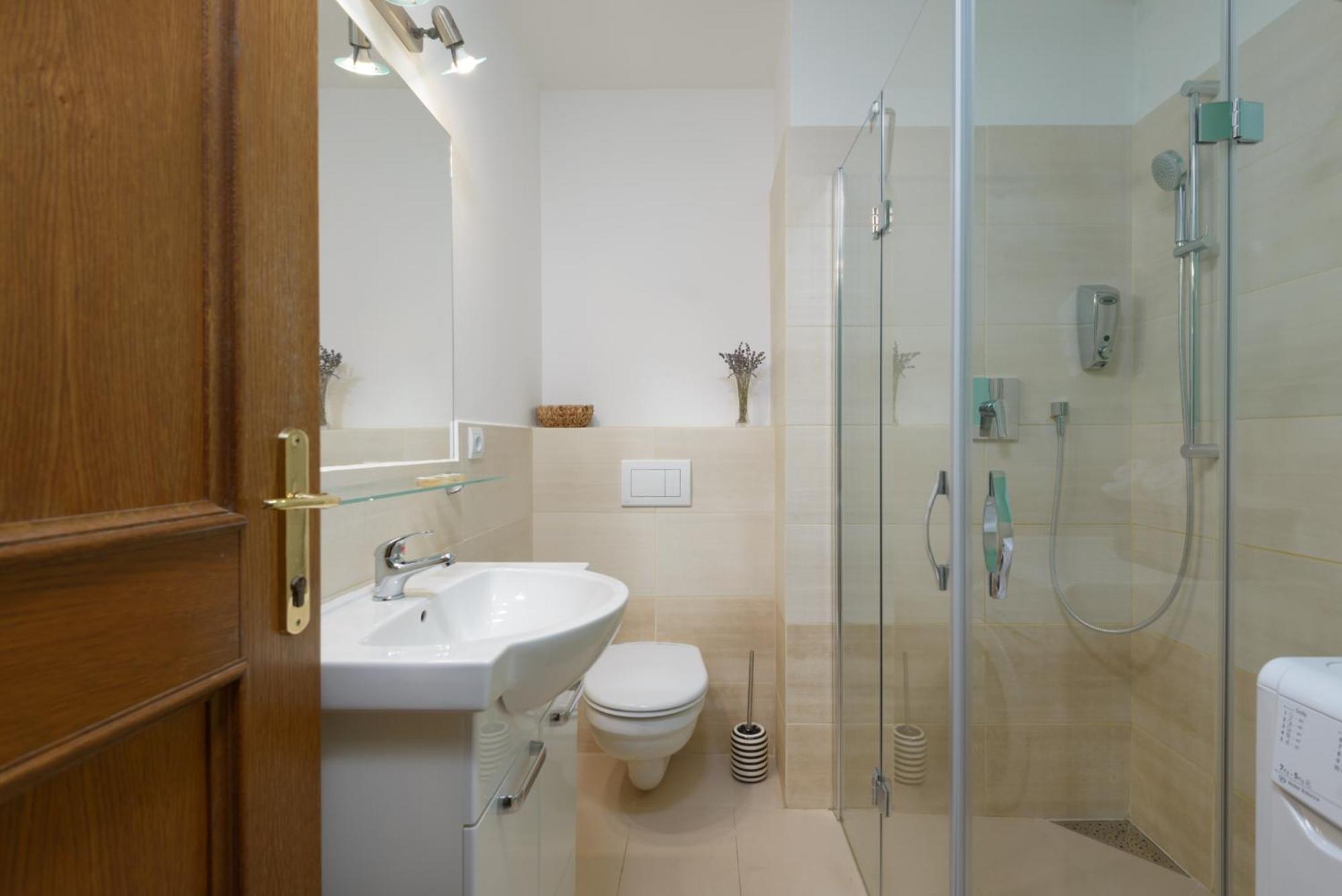 Roy 2 Bdr With Castle View, Parking & Ac Lejlighed