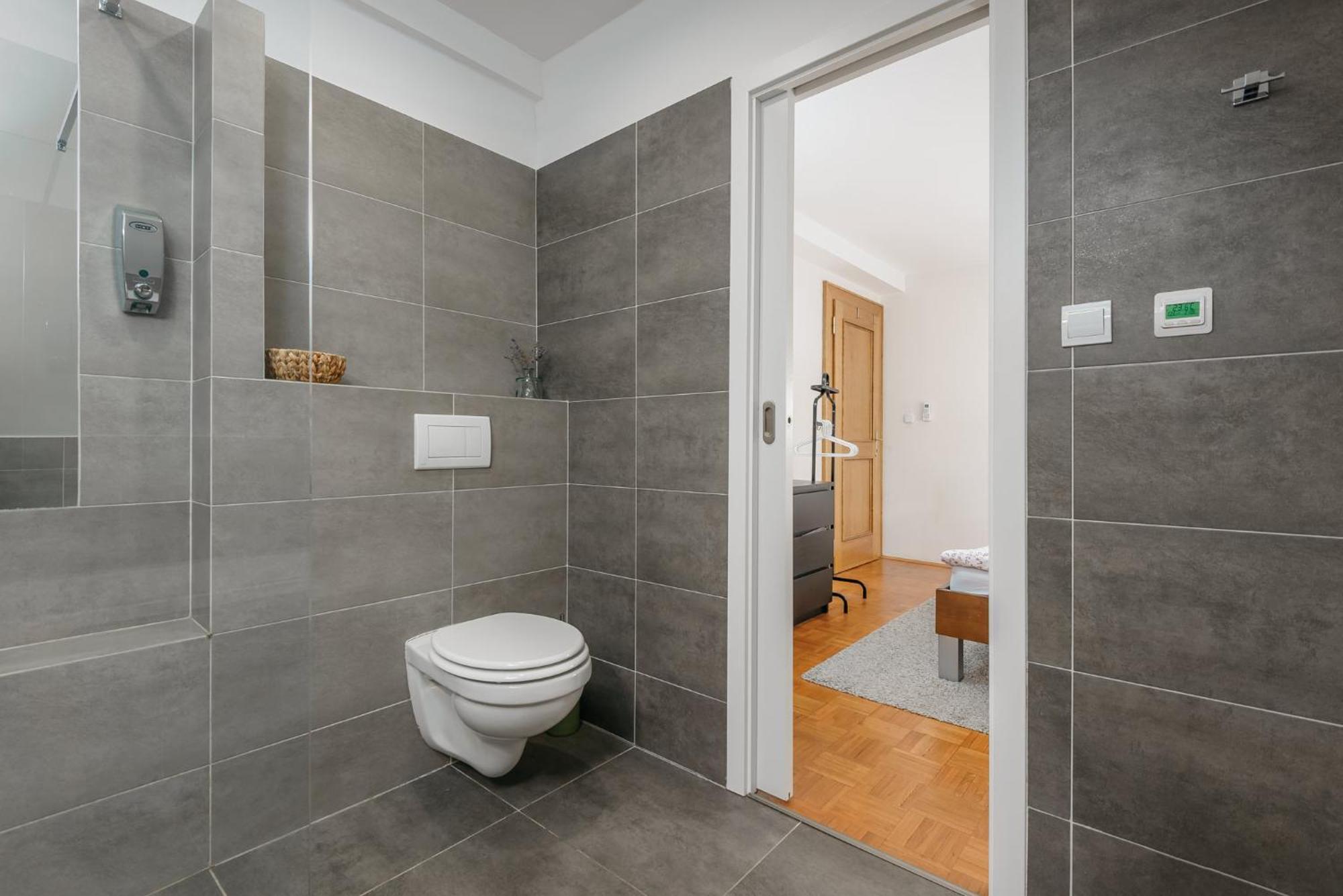 Roy 2 Bdr With Castle View, Parking & Ac Lejlighed Prag