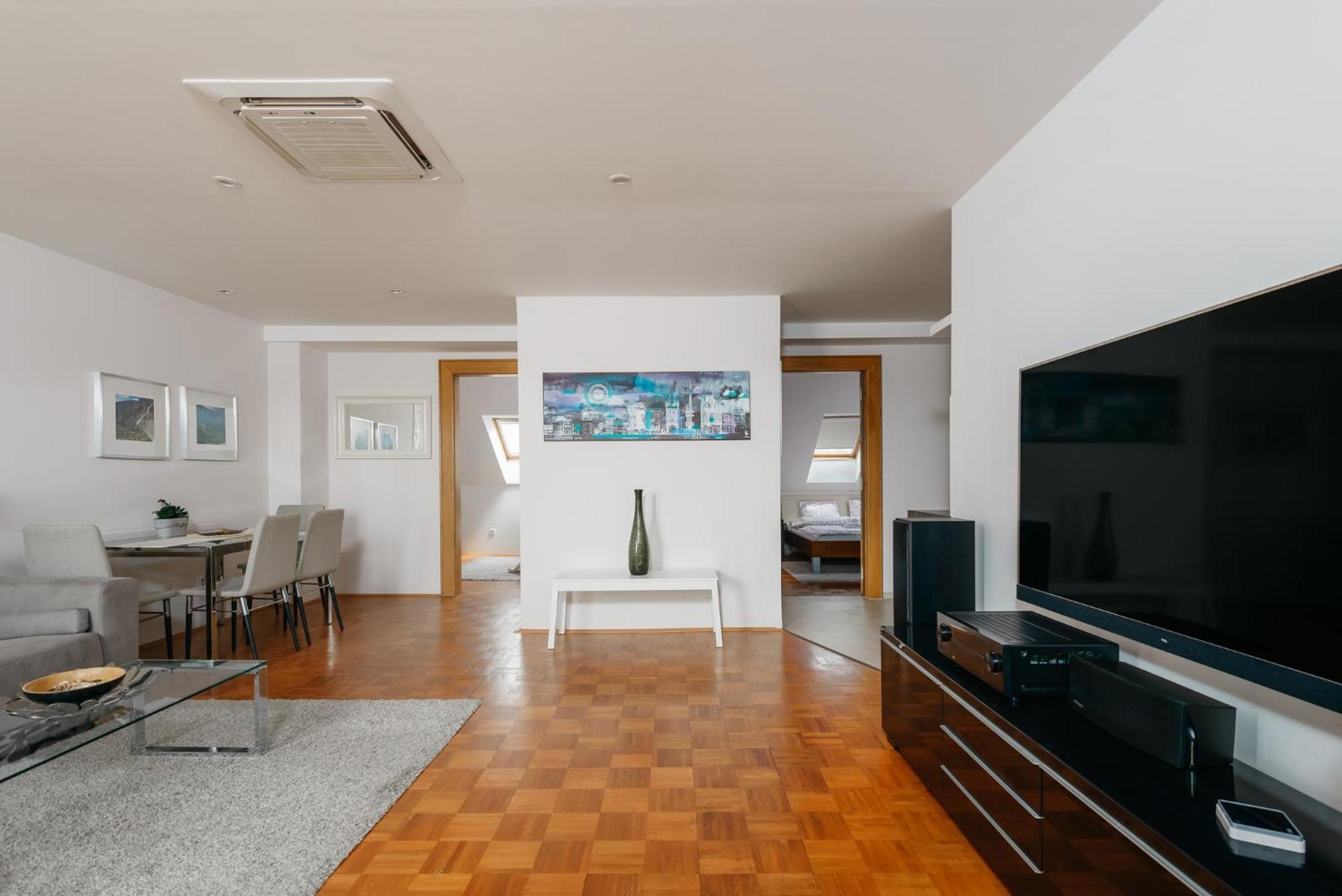 Roy 2 Bdr With Castle View, Parking & Ac Prag