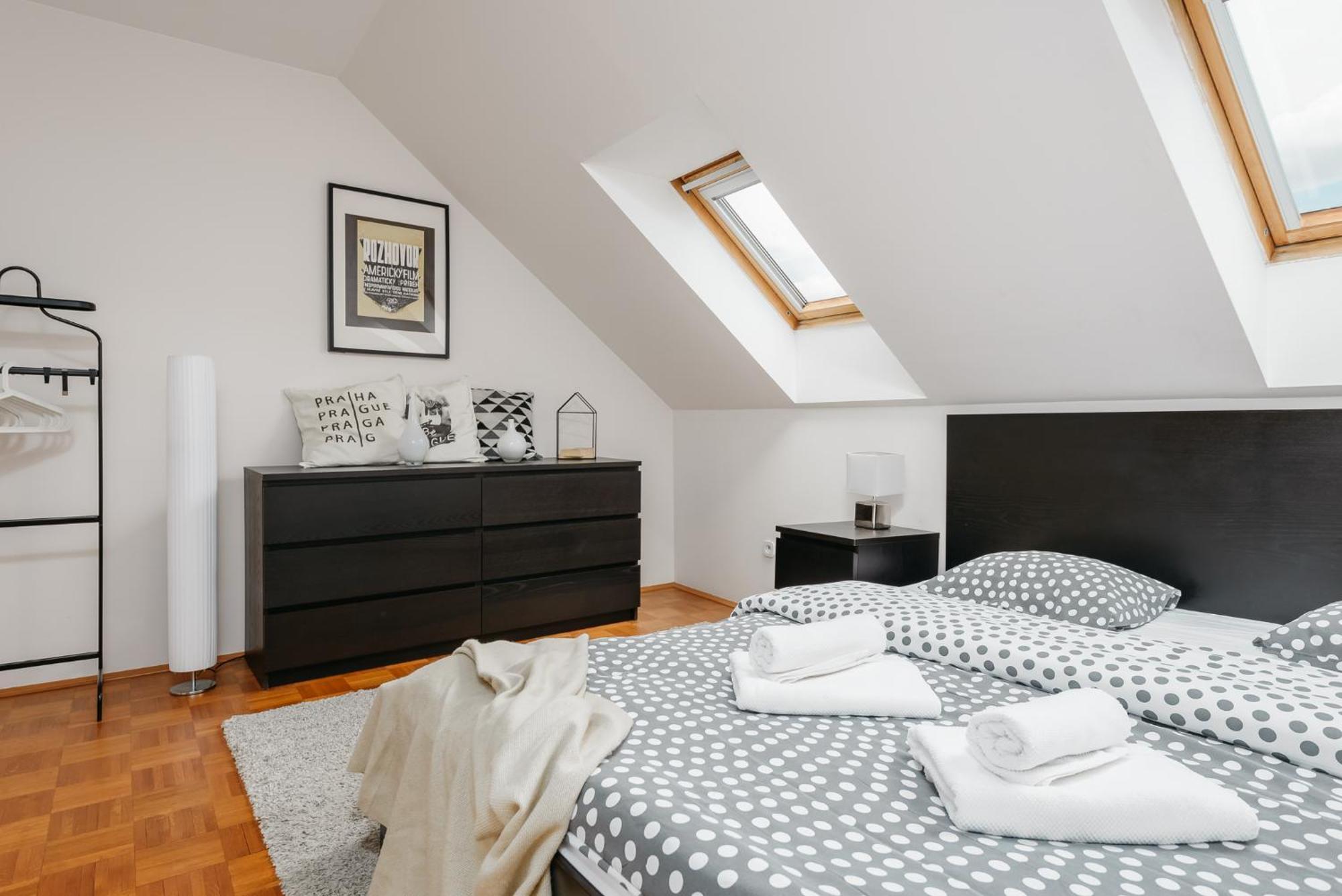 Roy 2 Bdr With Castle View, Parking & Ac * Prag