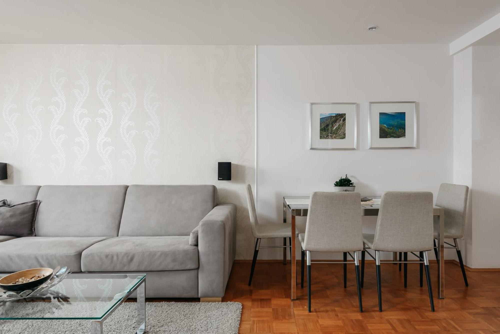 Roy 2 Bdr With Castle View, Parking & Ac Lejlighed Prag