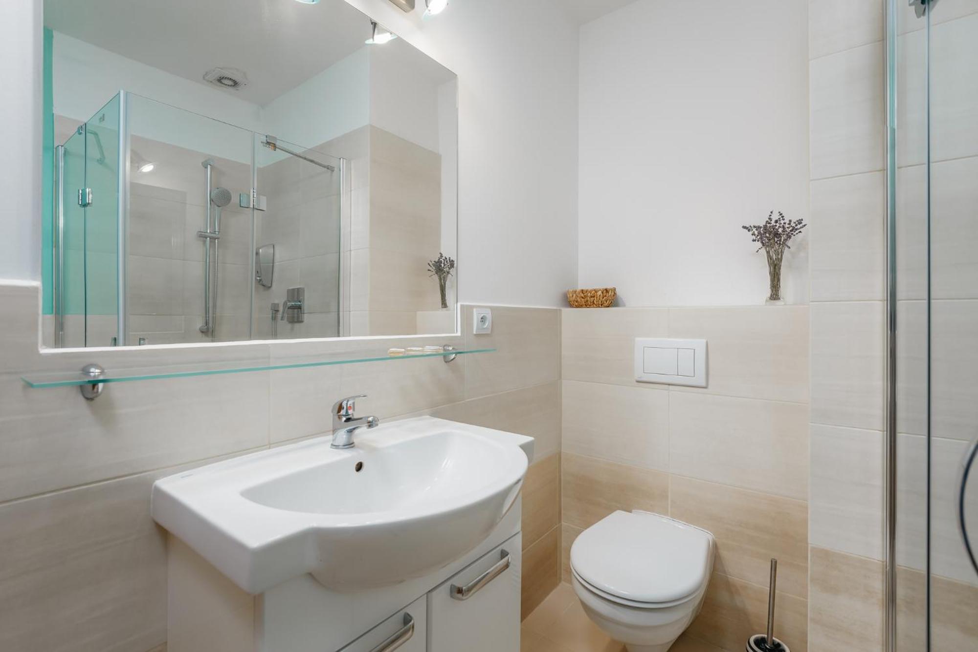 Roy 2 Bdr With Castle View, Parking & Ac Prag
