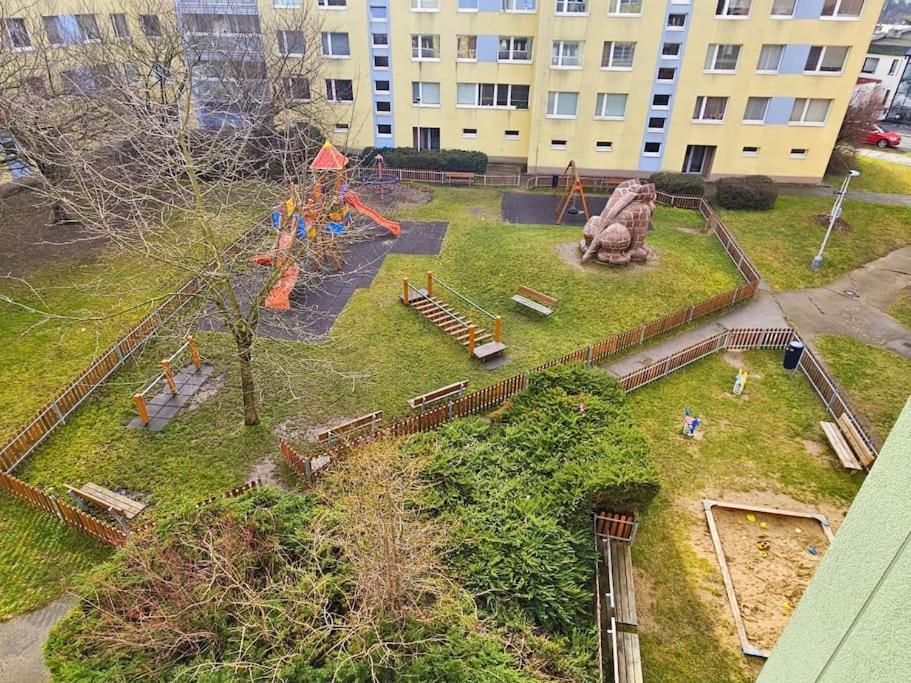 Family For 6, 10mins To Centre, Free Parking, Quiet Location, New Furniture, Balcony * Prag