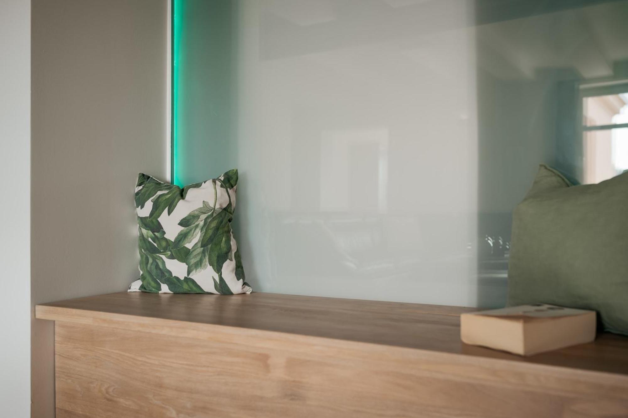 Apartment Dot 3 Bdr With Tyn Cathedral View & Ac *