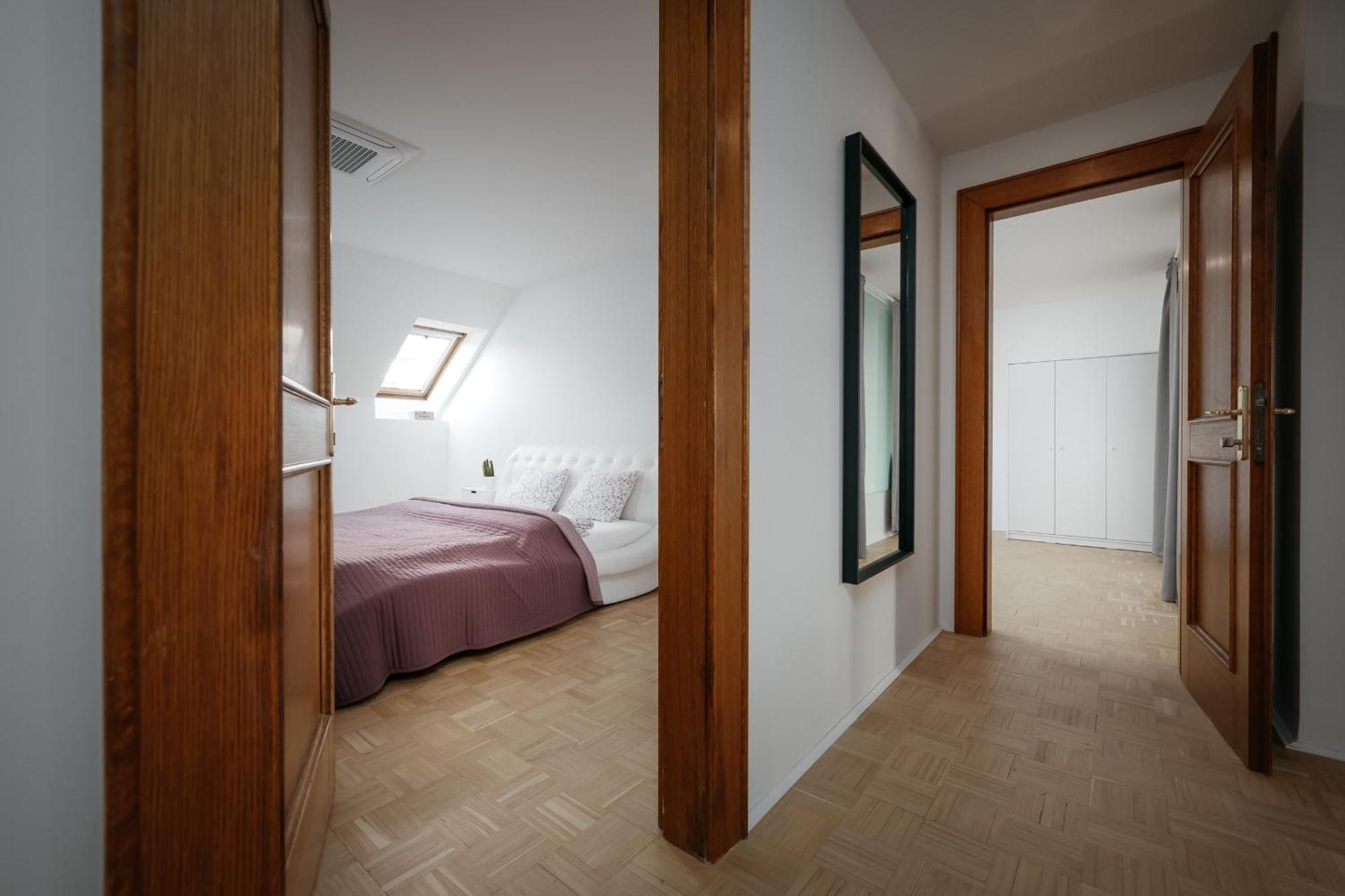 Apartment Dot 3 Bdr With Tyn Cathedral View & Ac *