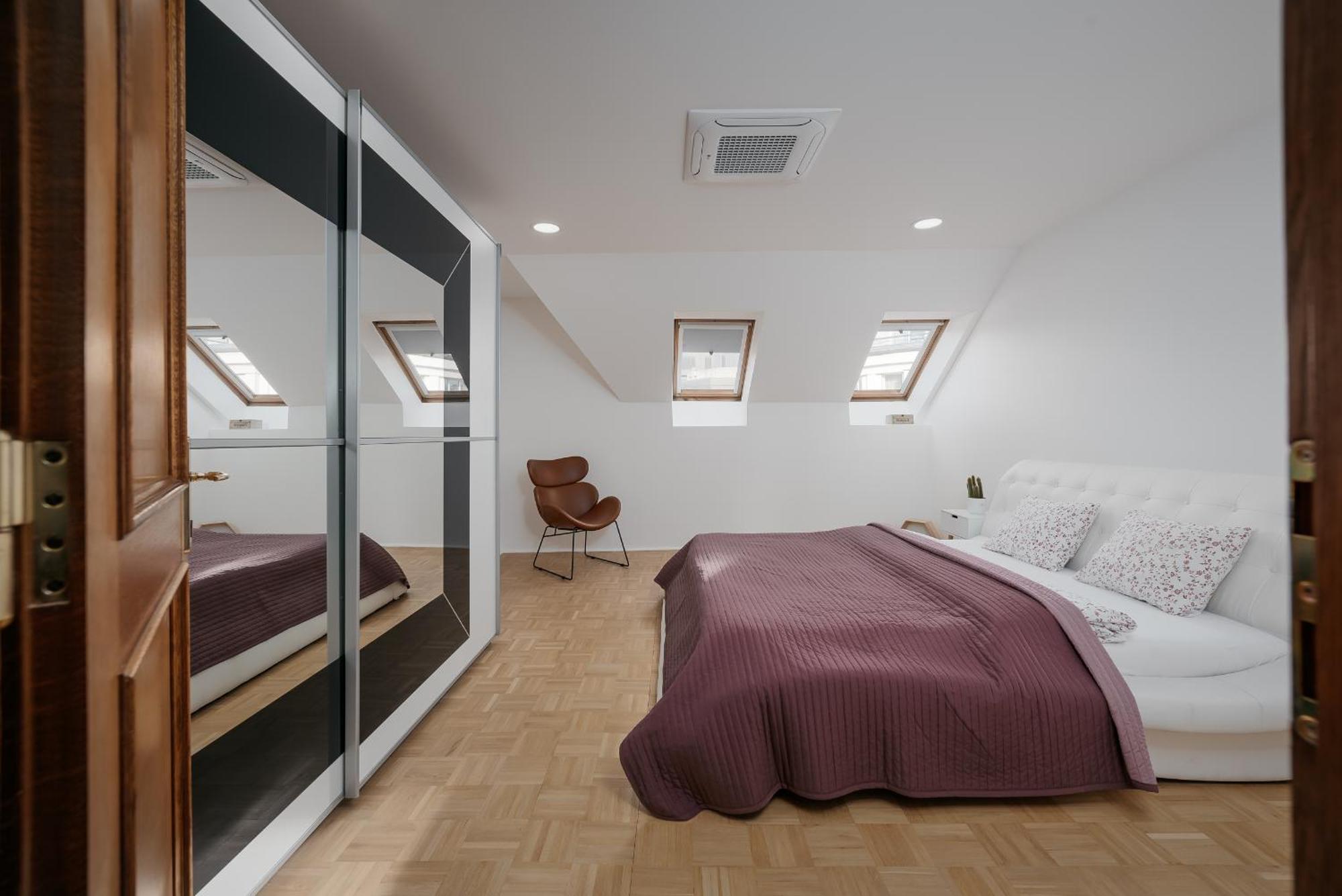 Apartment Dot 3 Bdr With Tyn Cathedral View & Ac