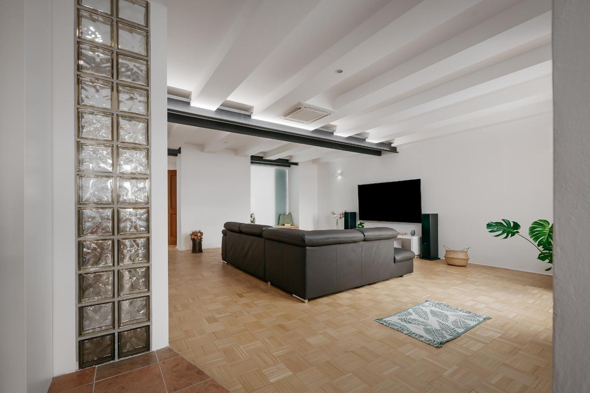 Dot 3 Bdr With Tyn Cathedral View & Ac Apartment *