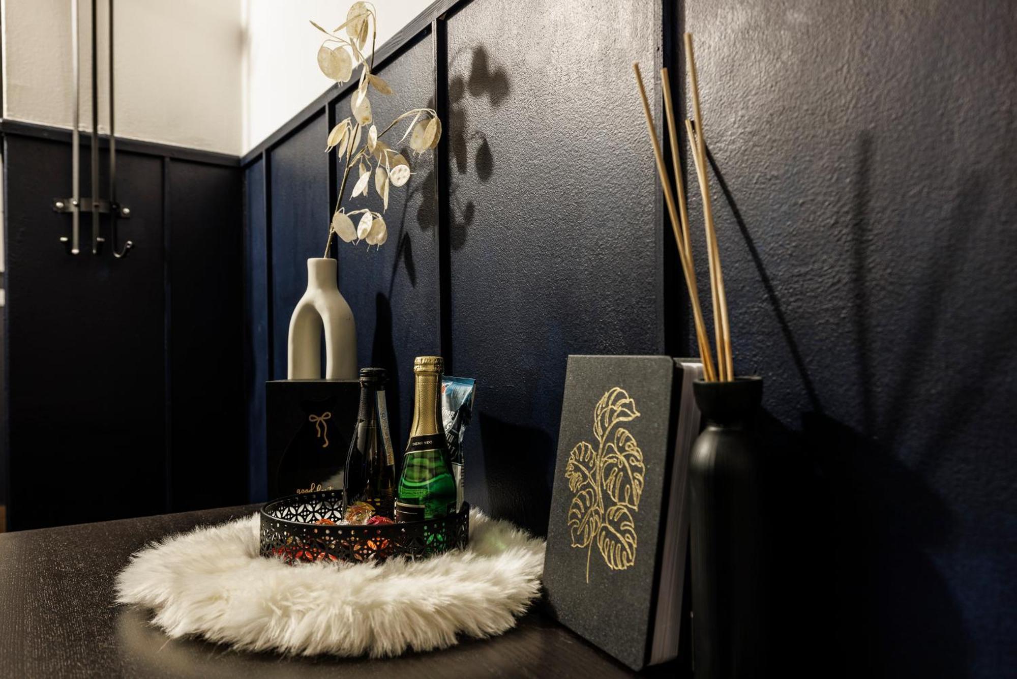 Lägenhet Spacious Flat & Parking Possibility, 3 Stops To Wenceslav Square *