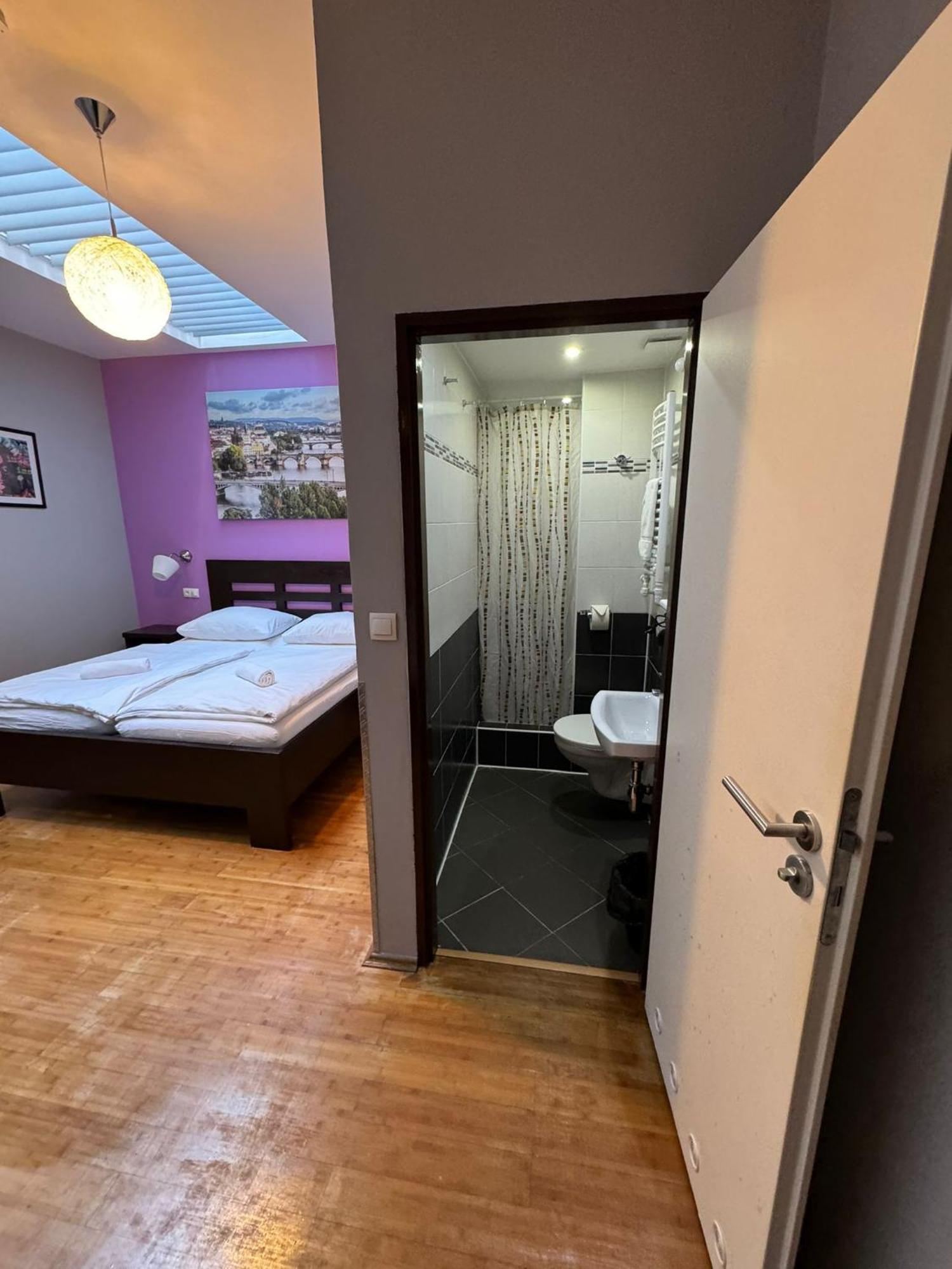 Central Studios Hotel