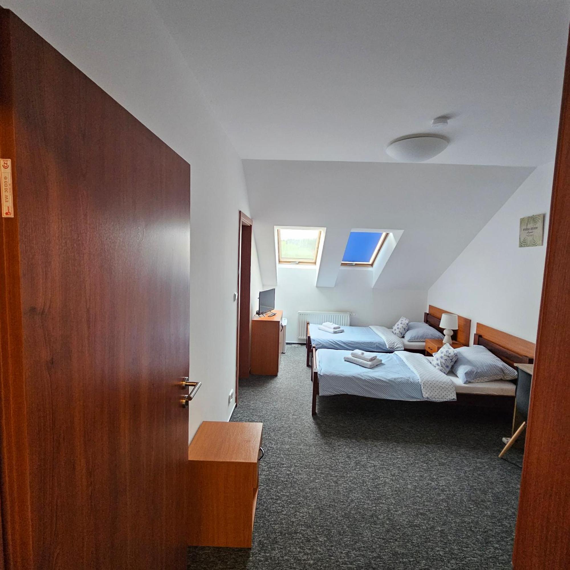 Pensionat A Restaurace Simanda Prag