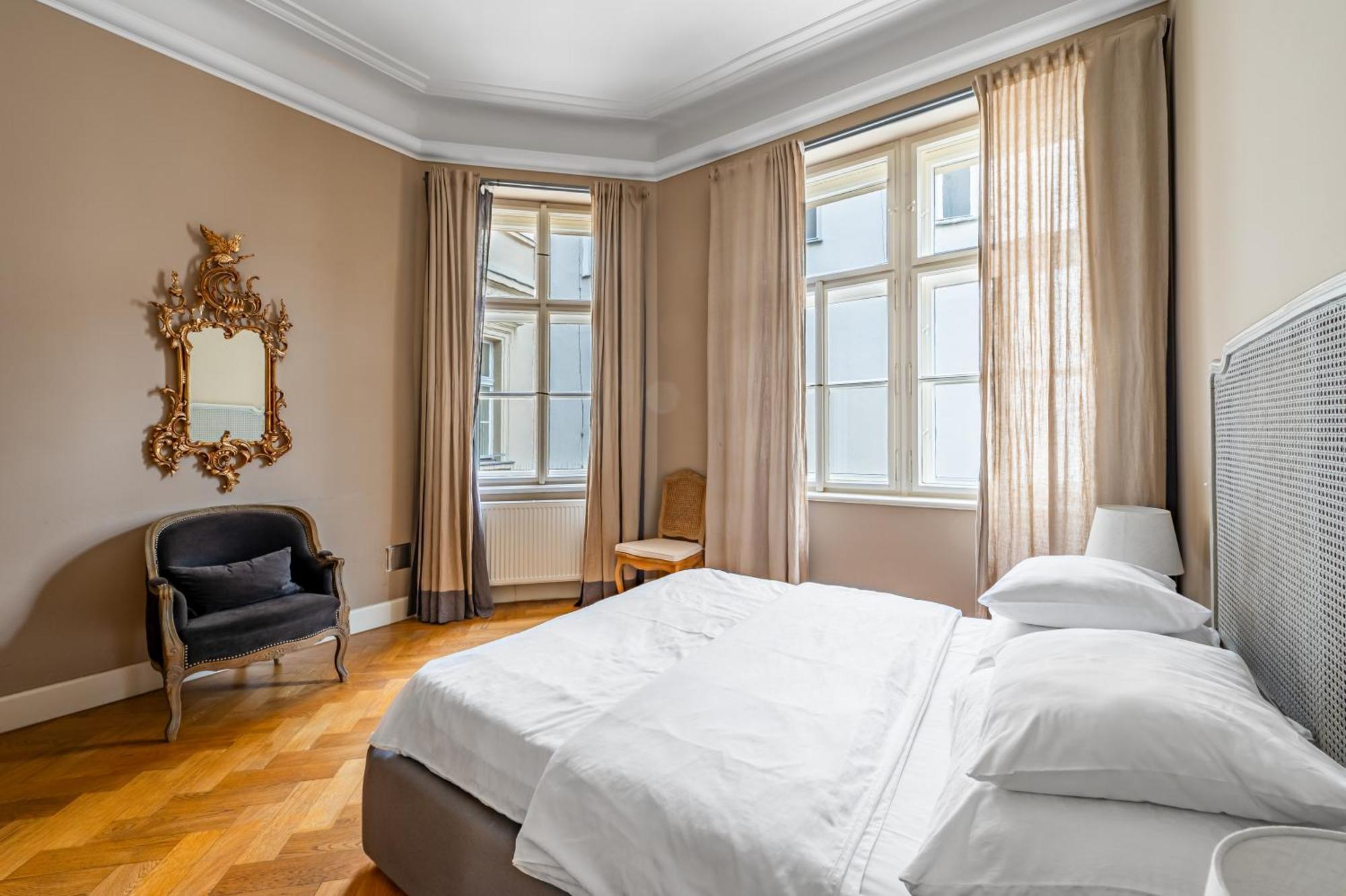 Aparthotel Malostranska 4*