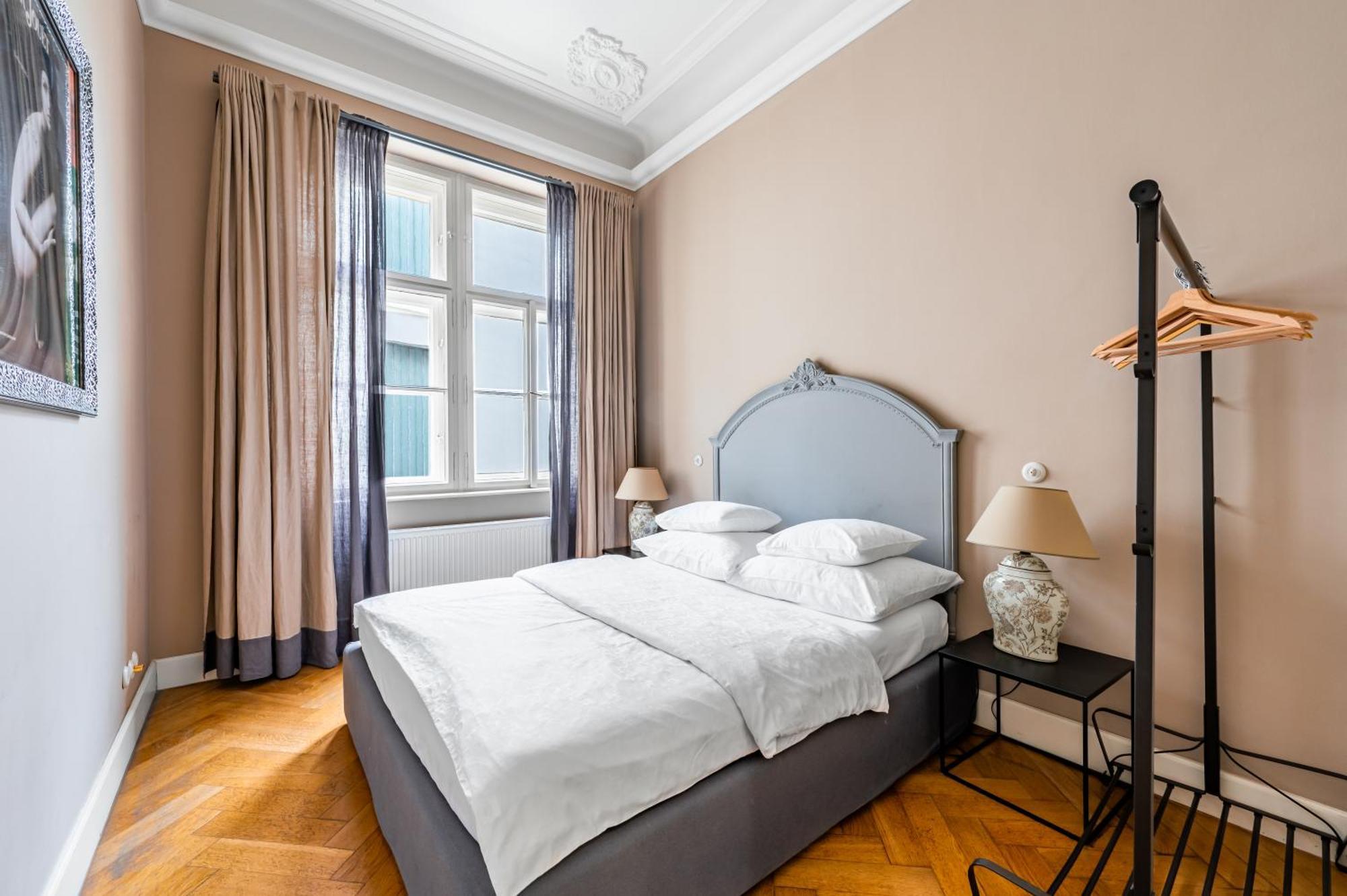 Malostranska 4*