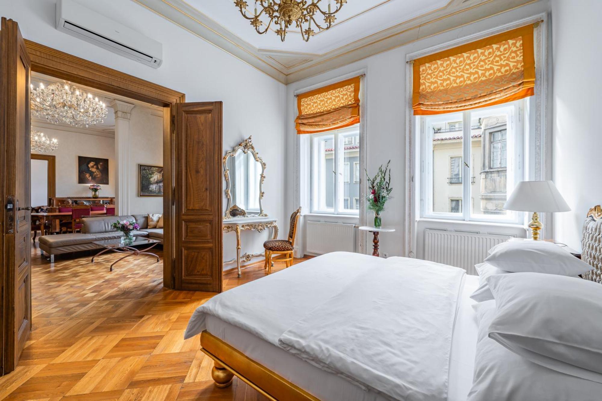Aparthotel Malostranska 4*