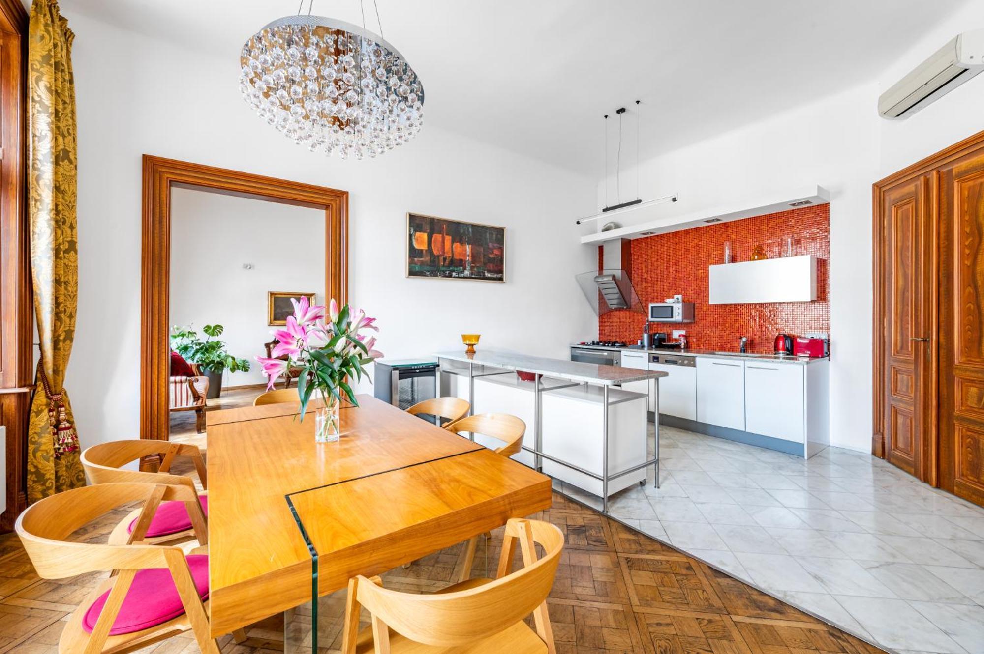 Aparthotel Malostranska 4*