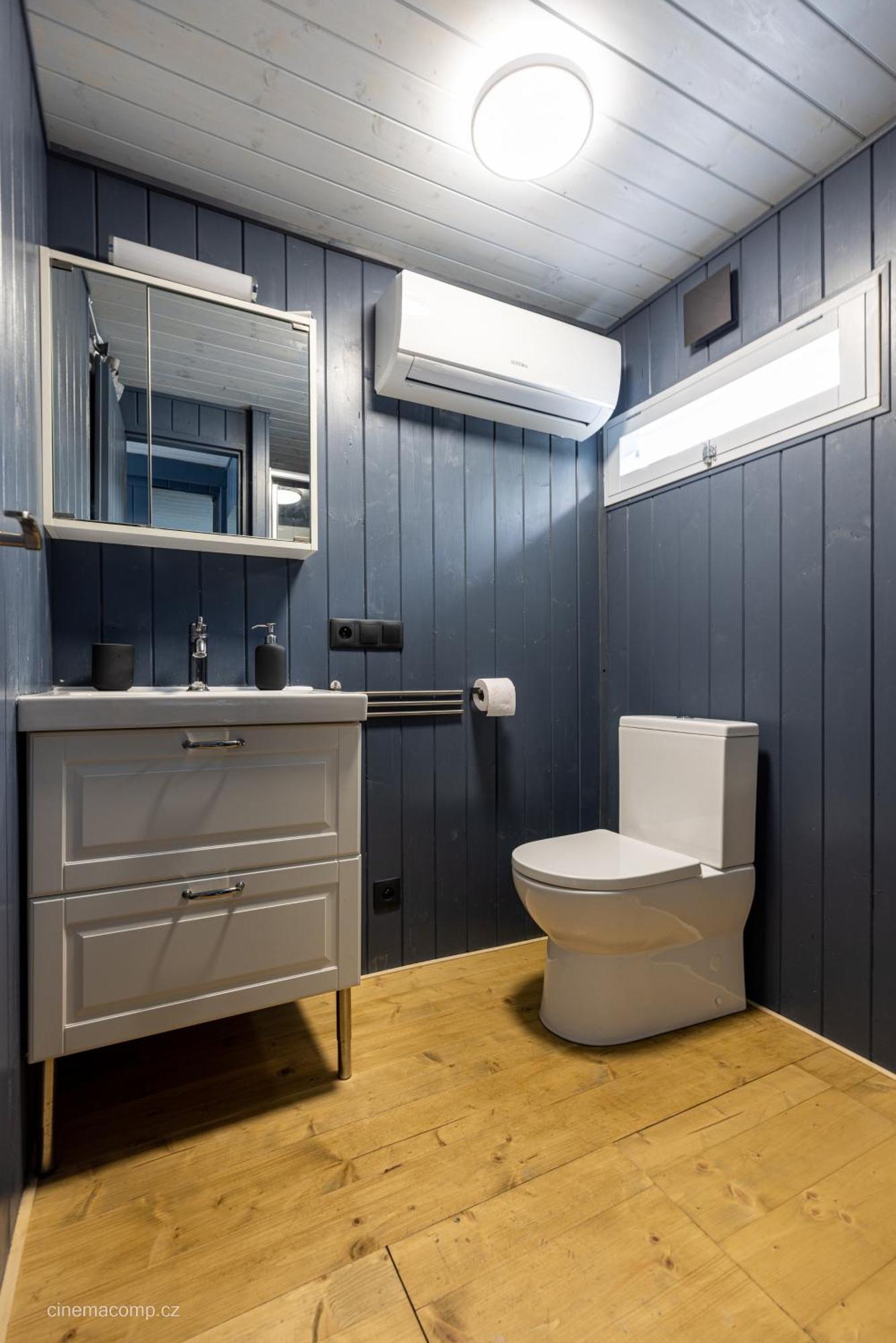 Houseboat - Place In