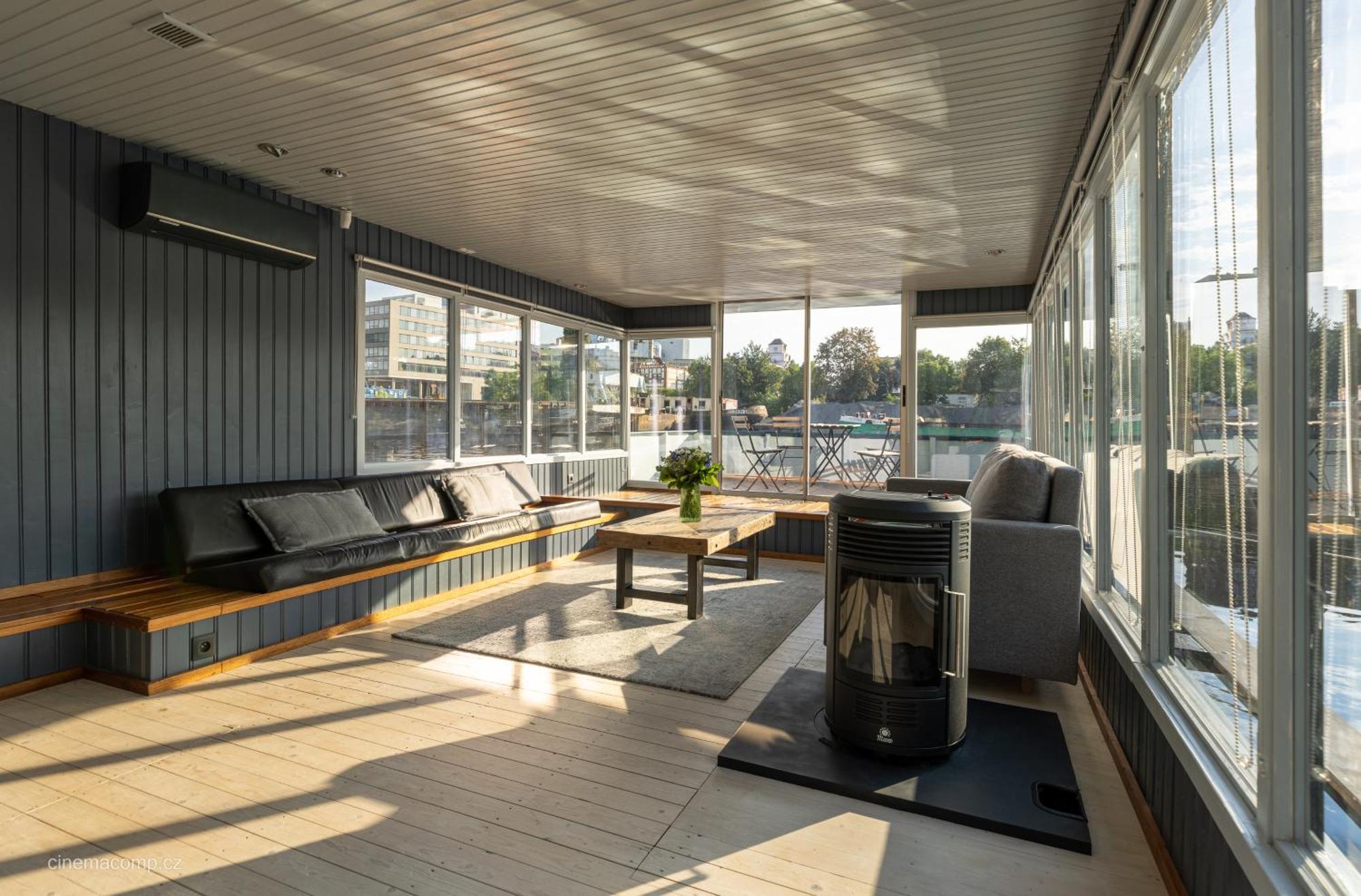 Botel Houseboat - Place In Prag