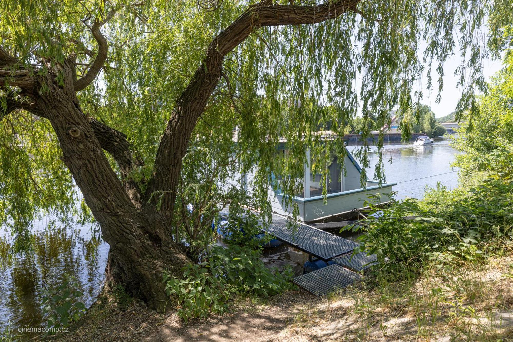Houseboat - Place In Botel *