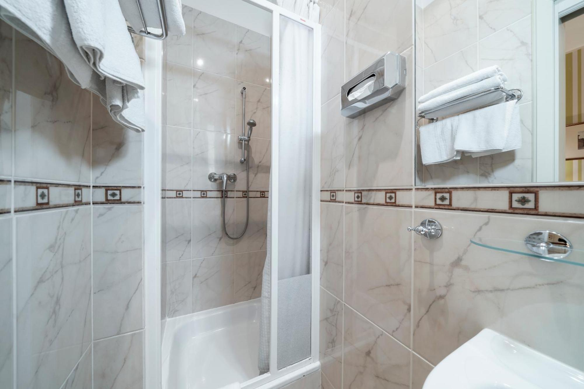 Hotel Raffaello Prague