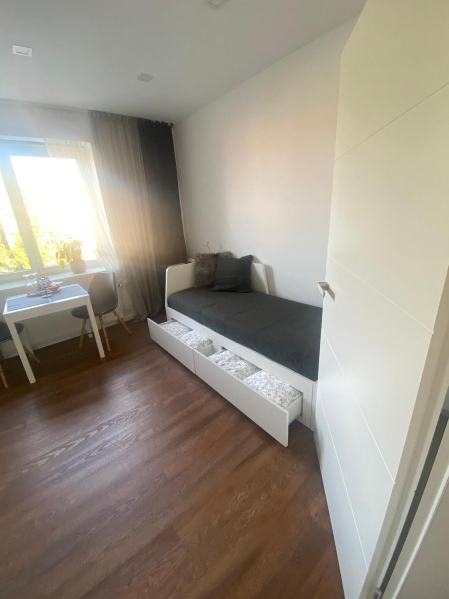 2+kk, 50 M2 V Klidne Lokalite. 10 Min Od Centra Prahy.