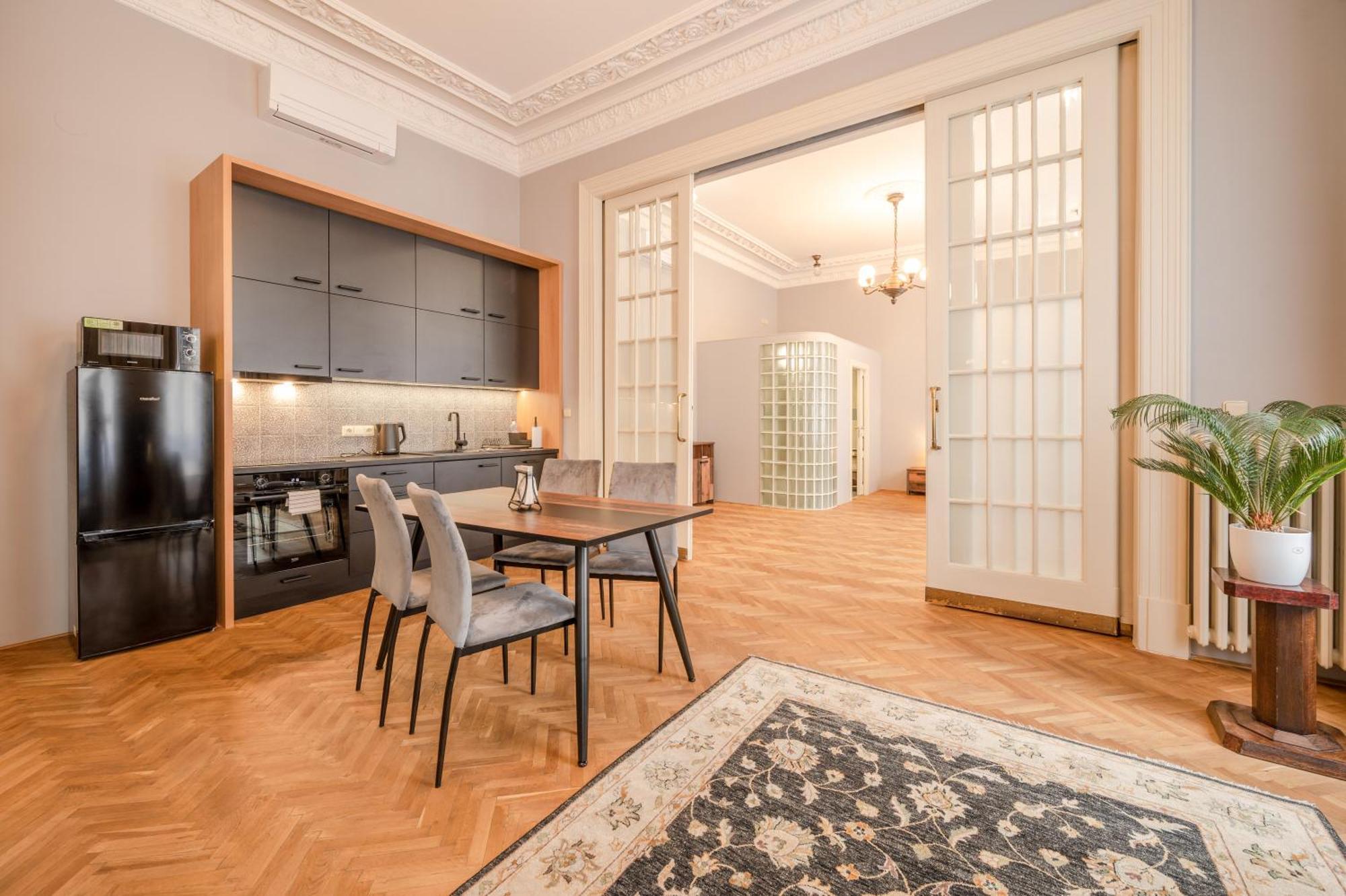 Palace Petrarca Apartment