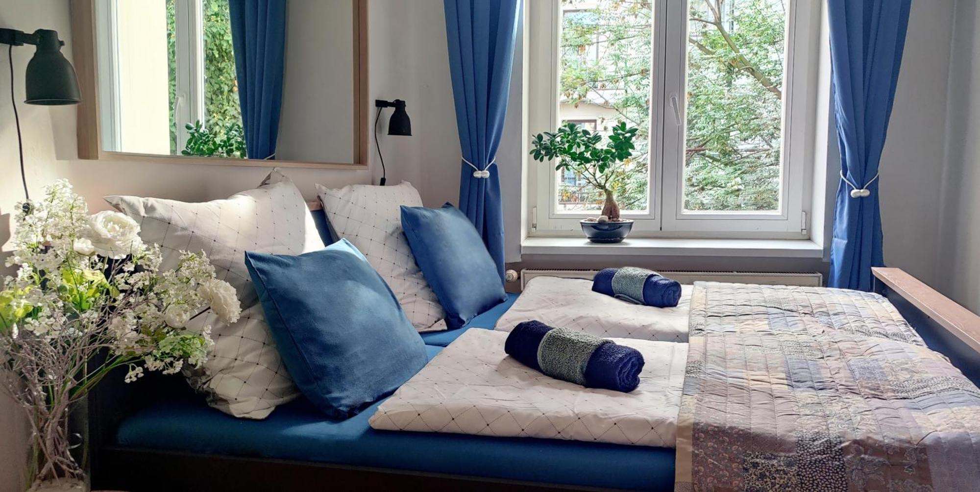 Triple King Size Balcony Apartment *