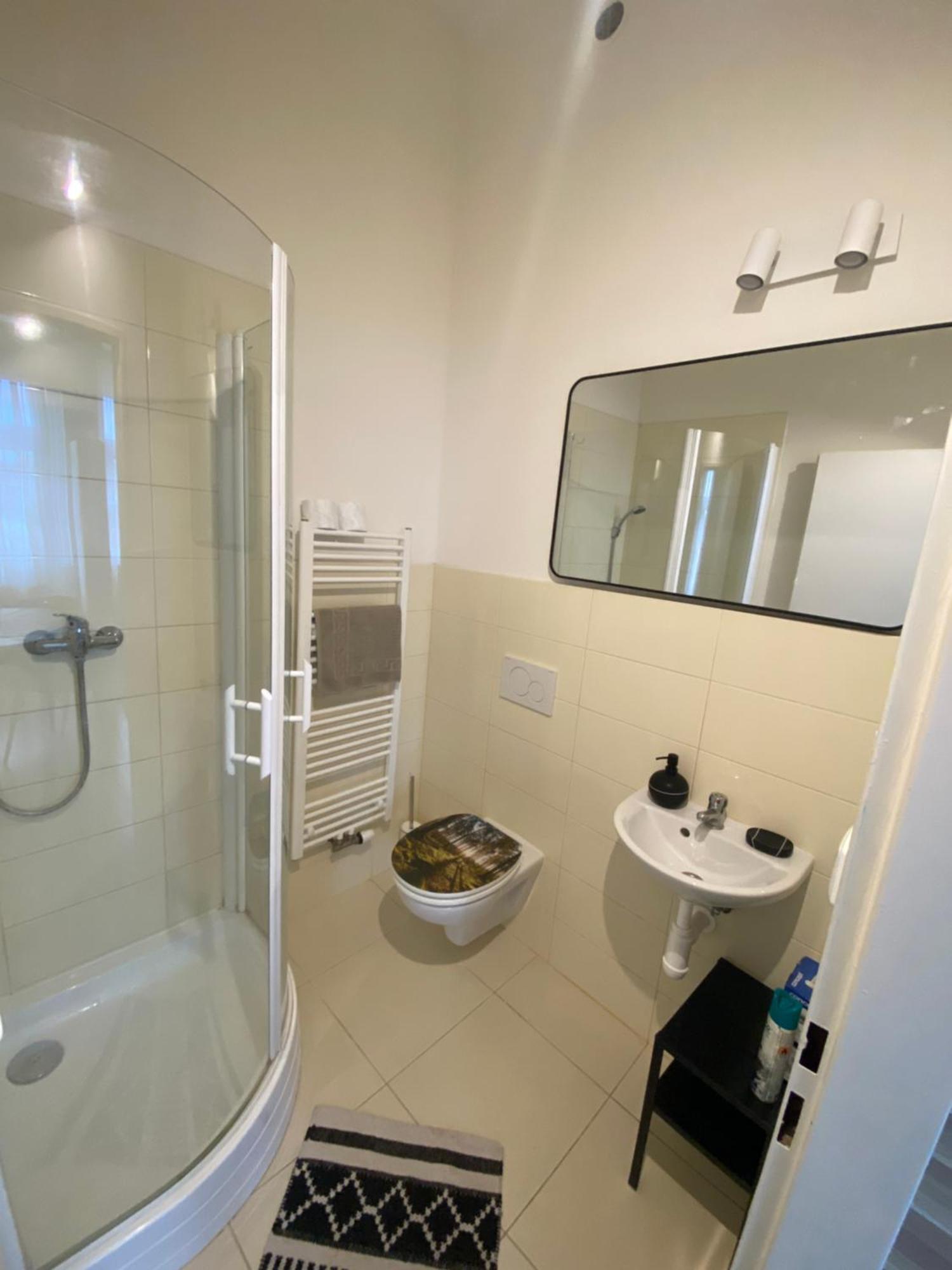 Roomy Close To Palmovka Prag