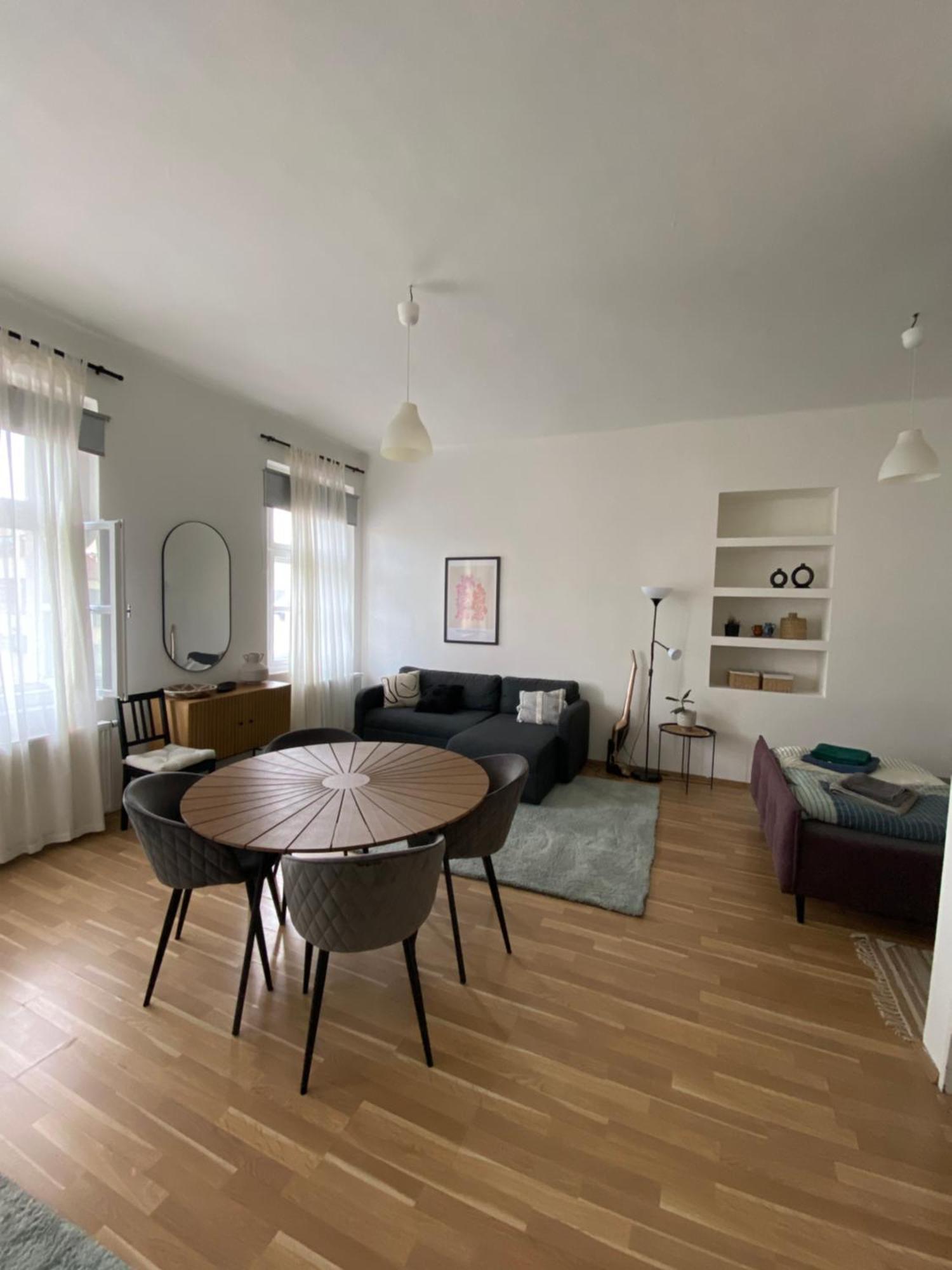 Roomy Close To Palmovka Apartment