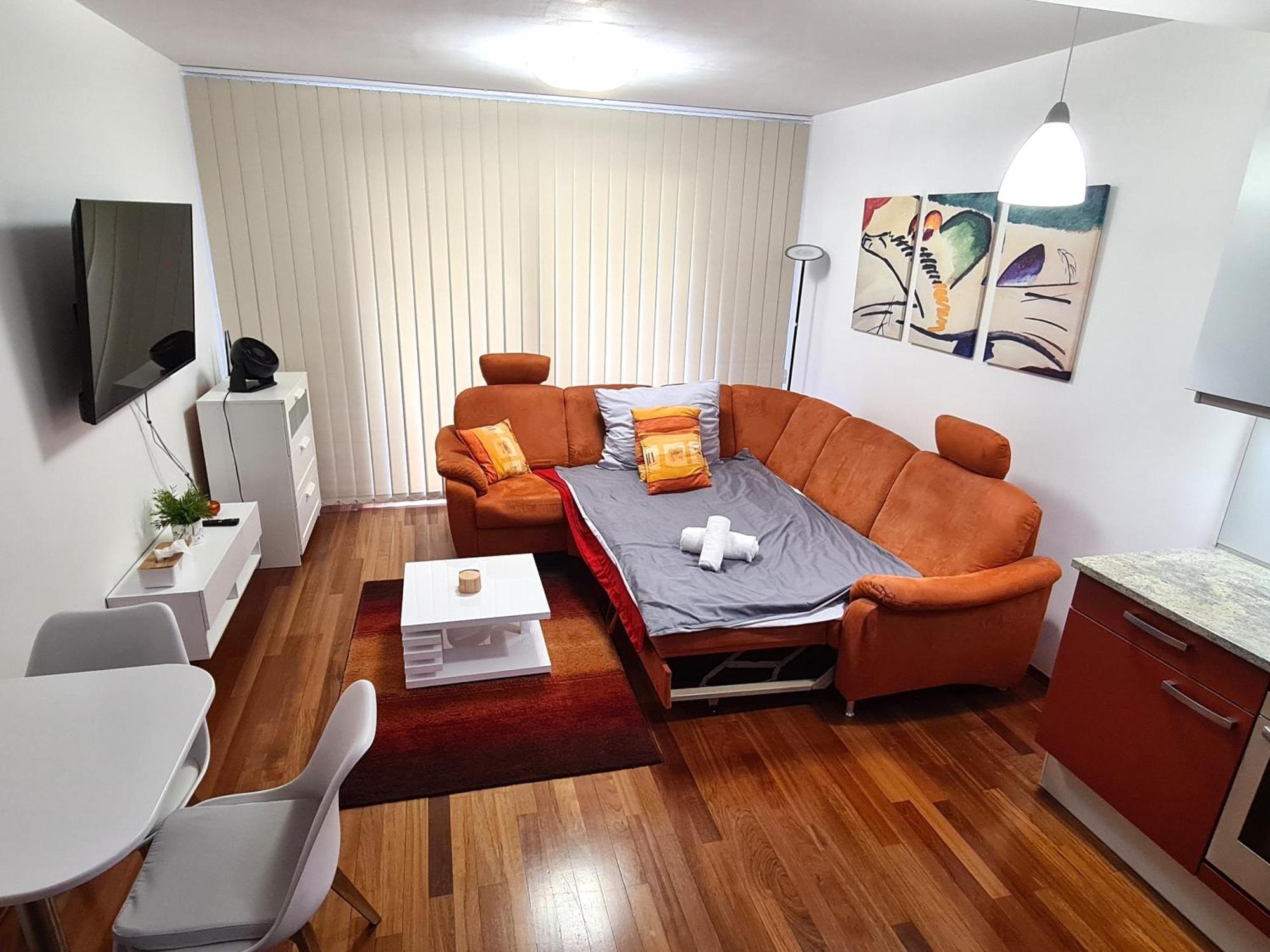 Lejlighed Entire Apartment, Near Clarion, O2 Arena, Metro 3 Min, Easter Market In Center 15 Min *