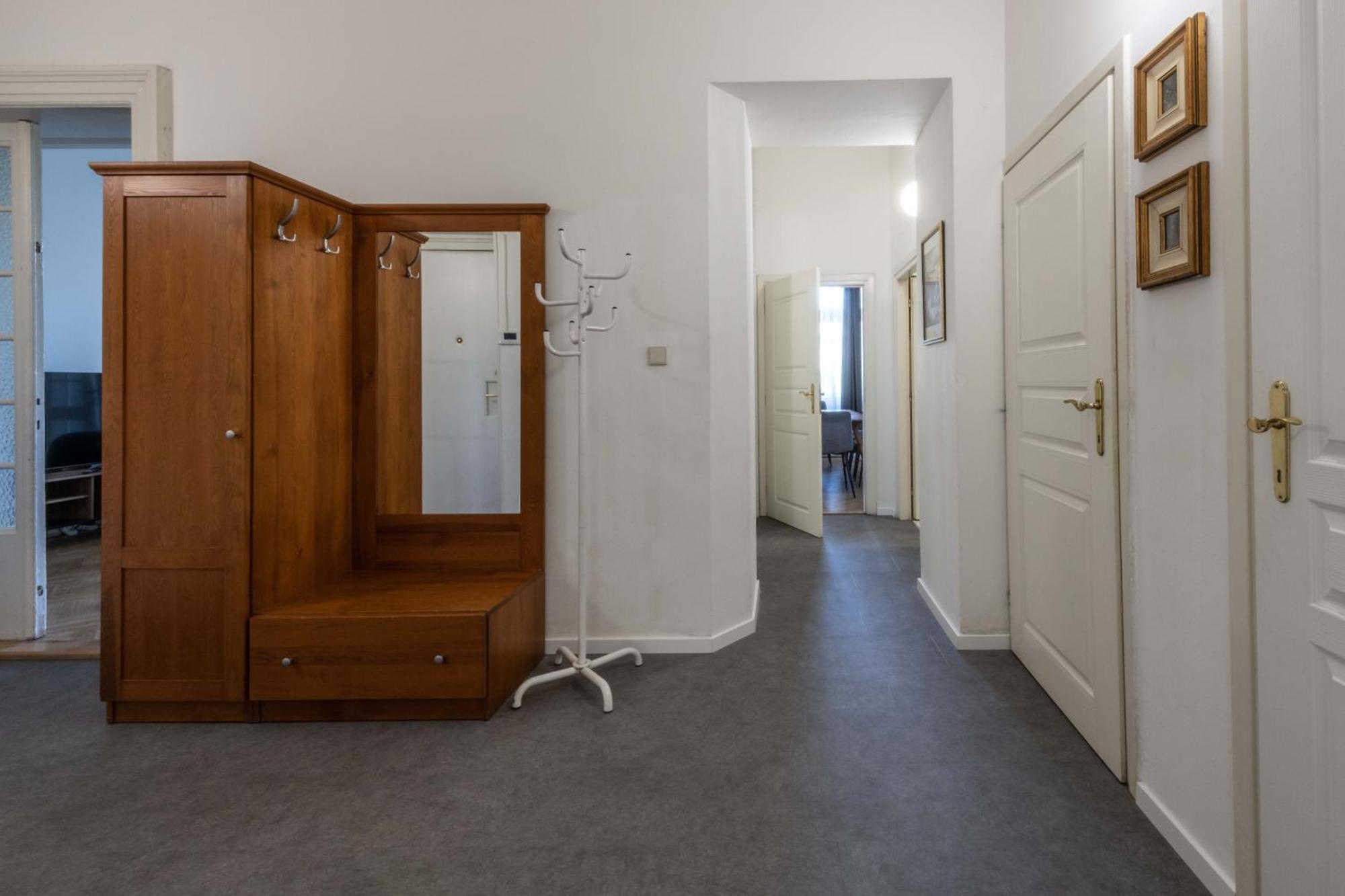 Centrally Located 3bd Near National Museum Lejlighed