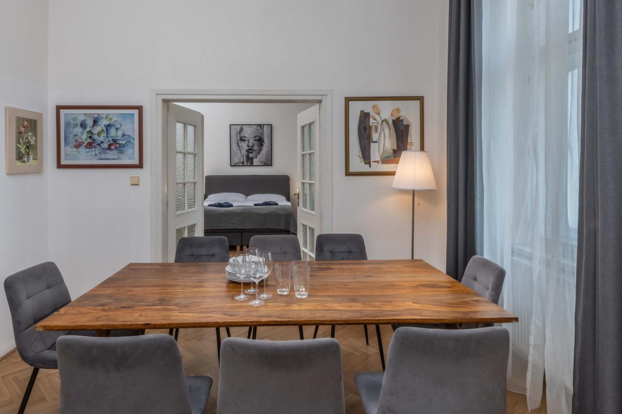 Centrally Located 3bd Near National Museum Lejlighed Prag