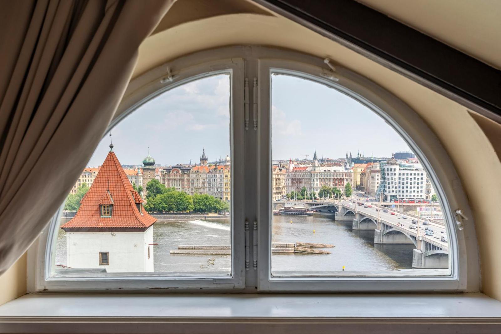 Janáčkovo Nábřeží 19 - Riverside 4*