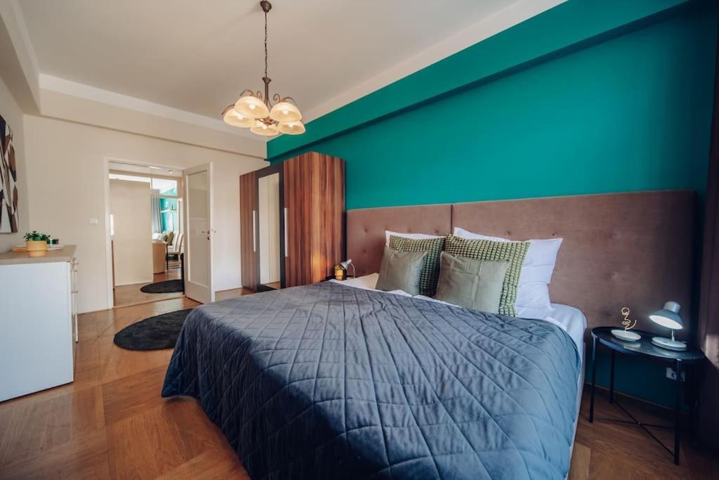 Apartment Downtown 2bd Riverside Near Dancing House *