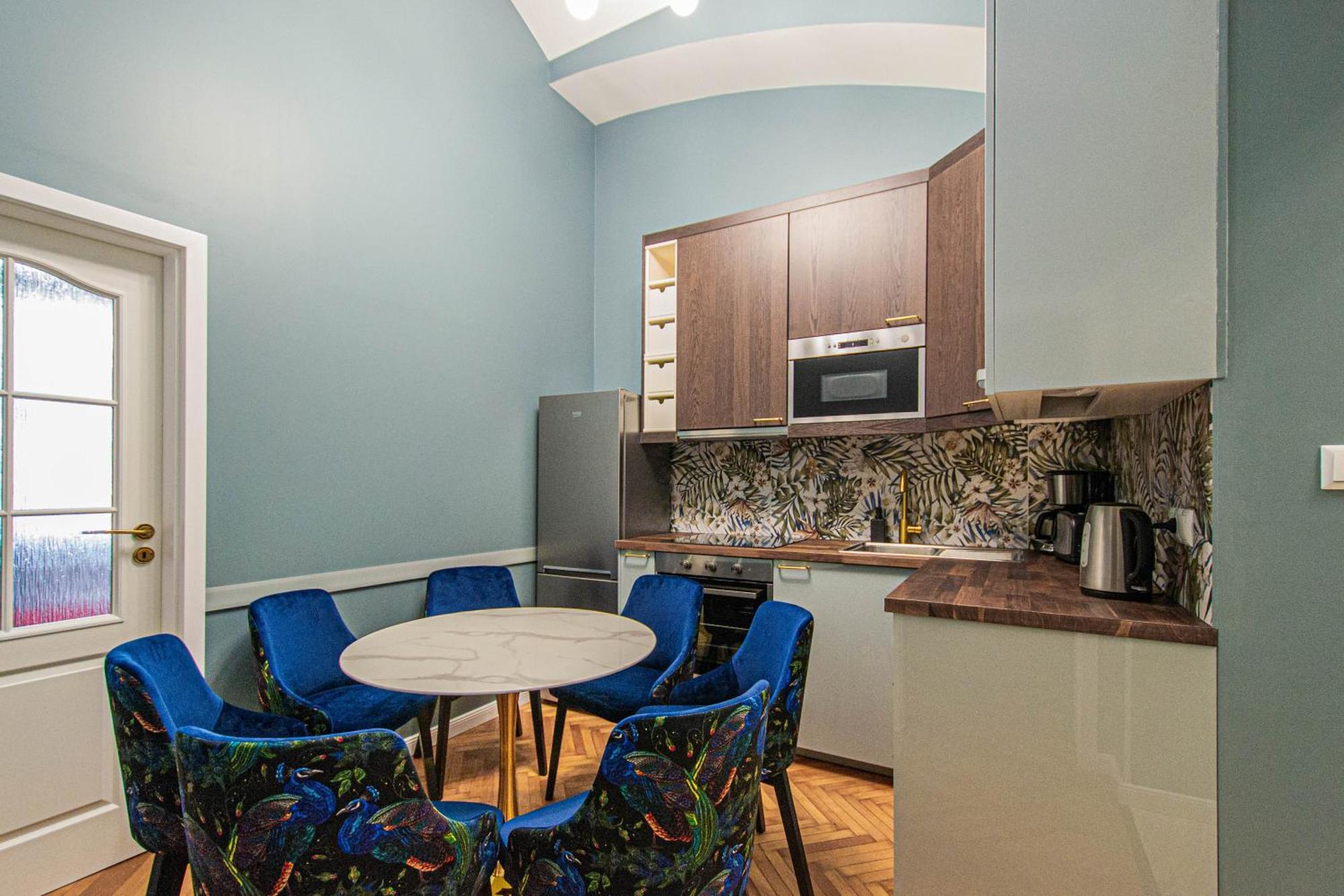 4bdr Old Town Flat By Church Of St Anne Lejlighed