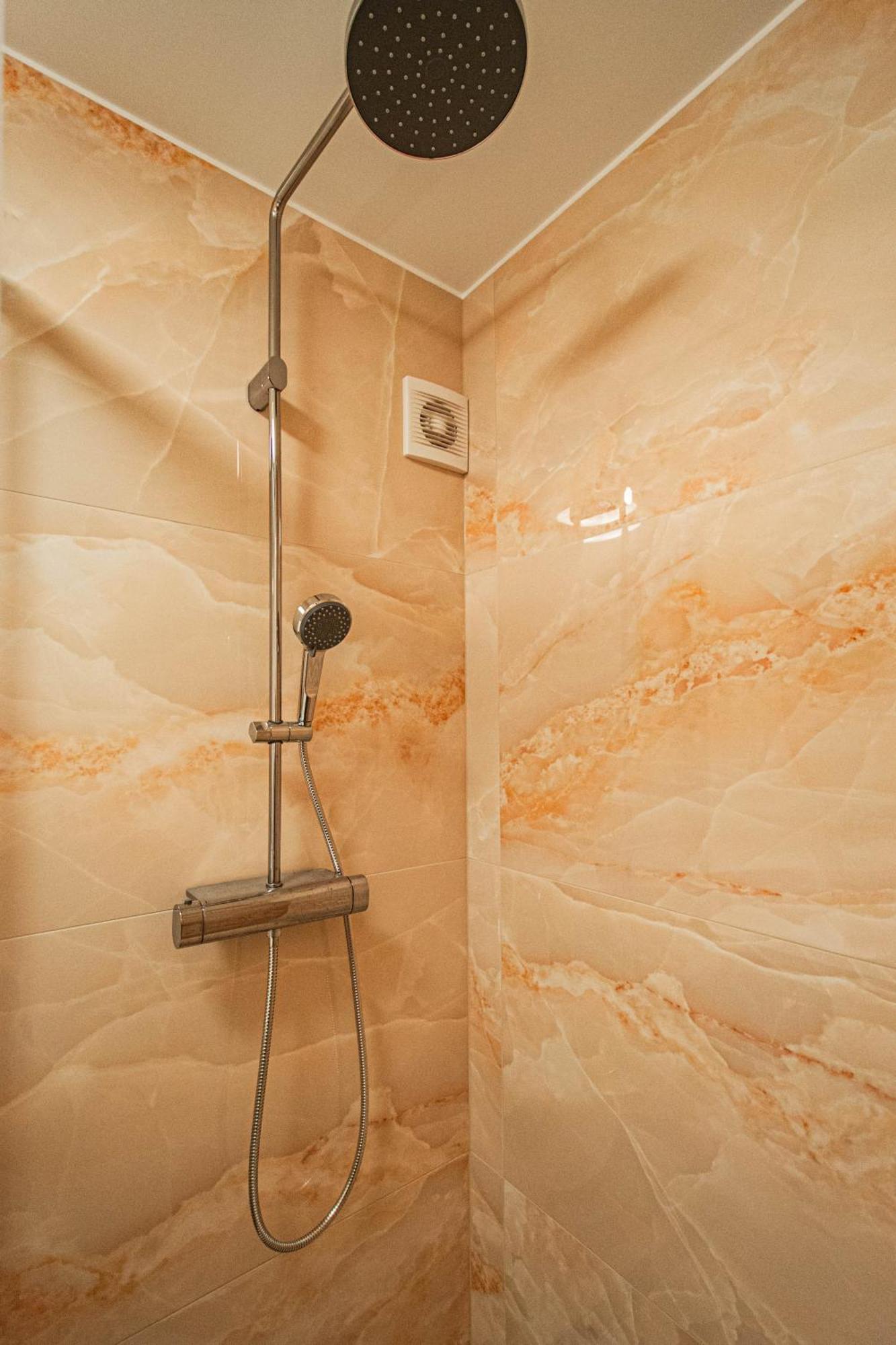 4bdr Old Town Flat By Church Of St Anne Lejlighed *