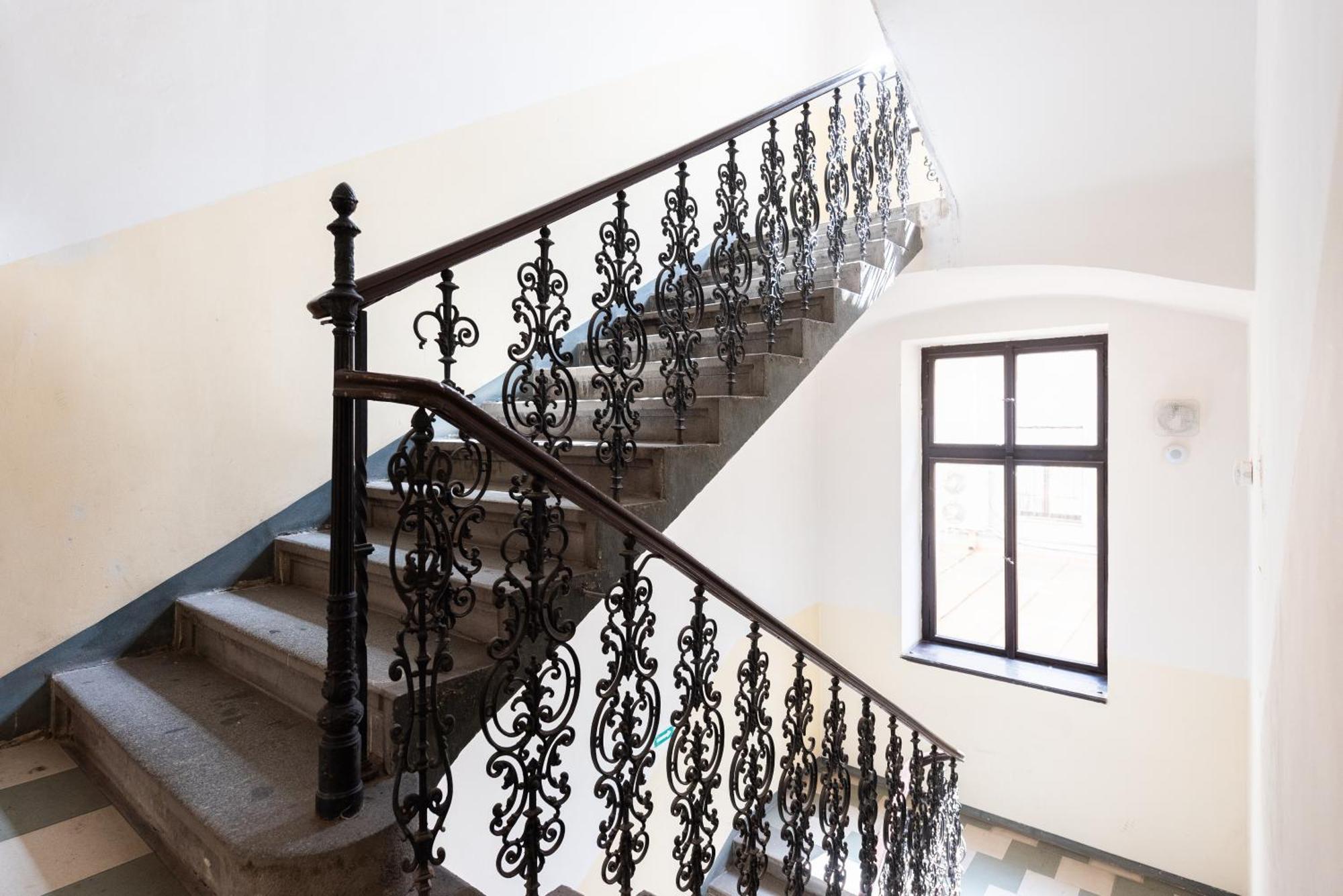Apartment 2-level With Large Balcony *