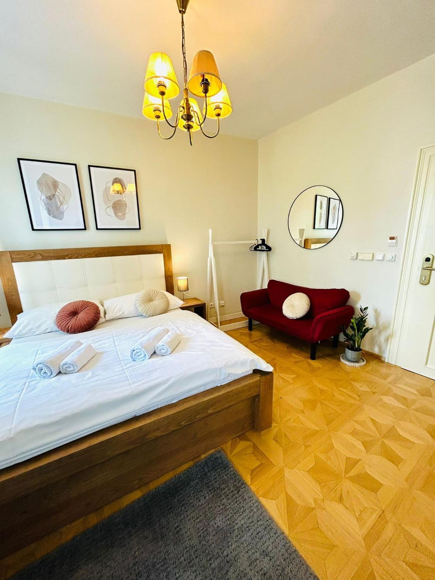 Apartment River View By Charles bridge *