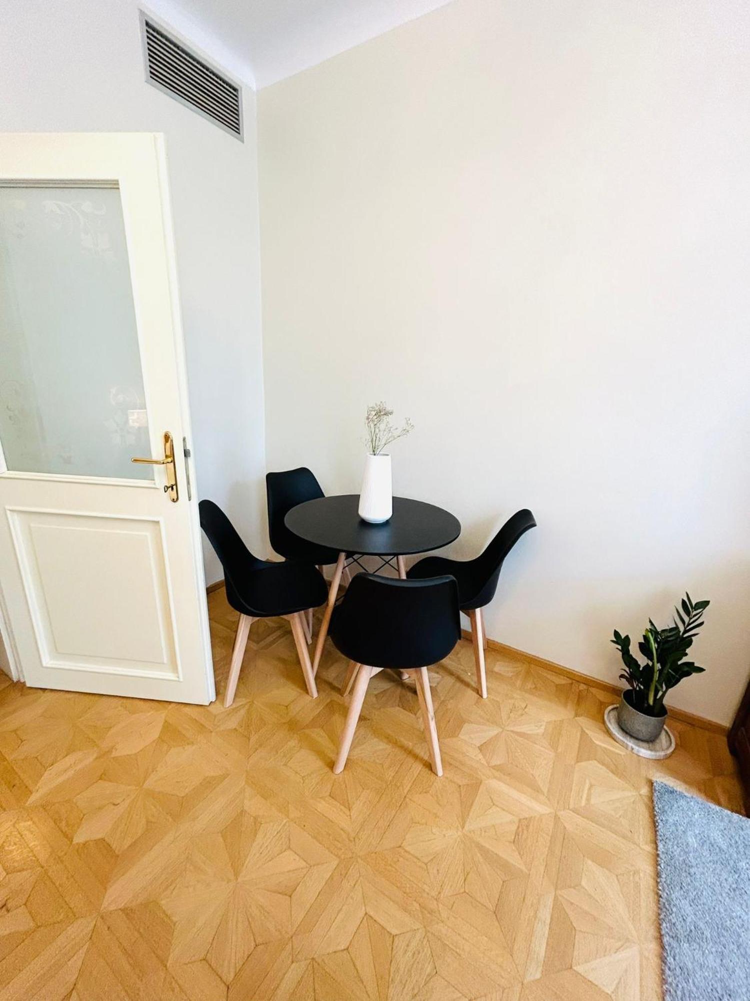 Apartment River View By Charles bridge Prag