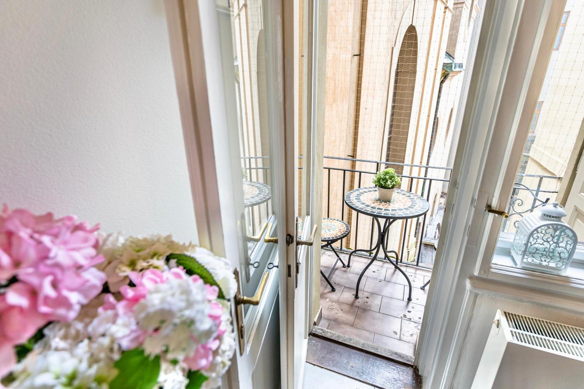 Apartment The Old Town Square & Parizska *