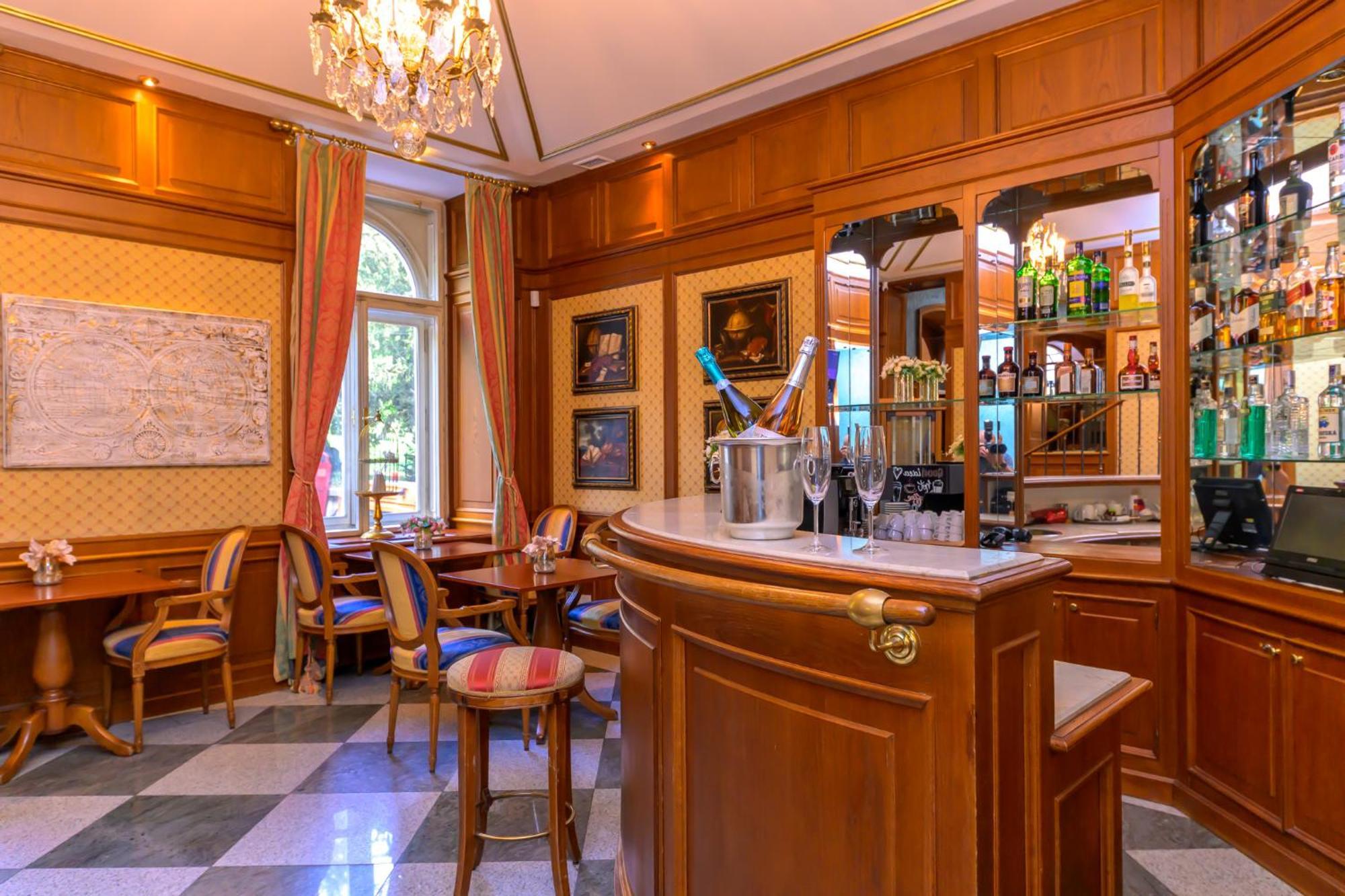 Kinsky Fountain Hotel Prag