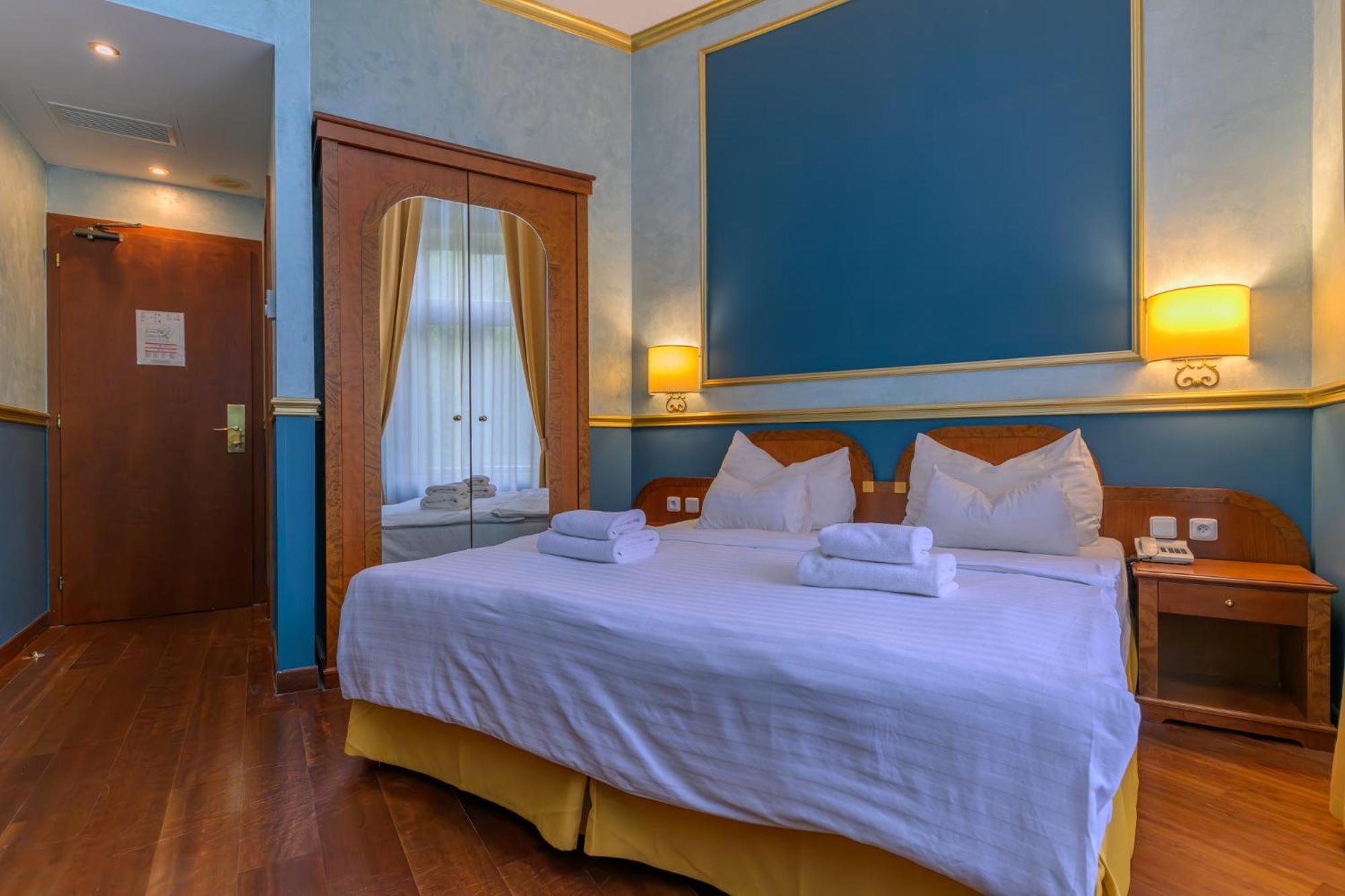 Kinsky Fountain Hotel