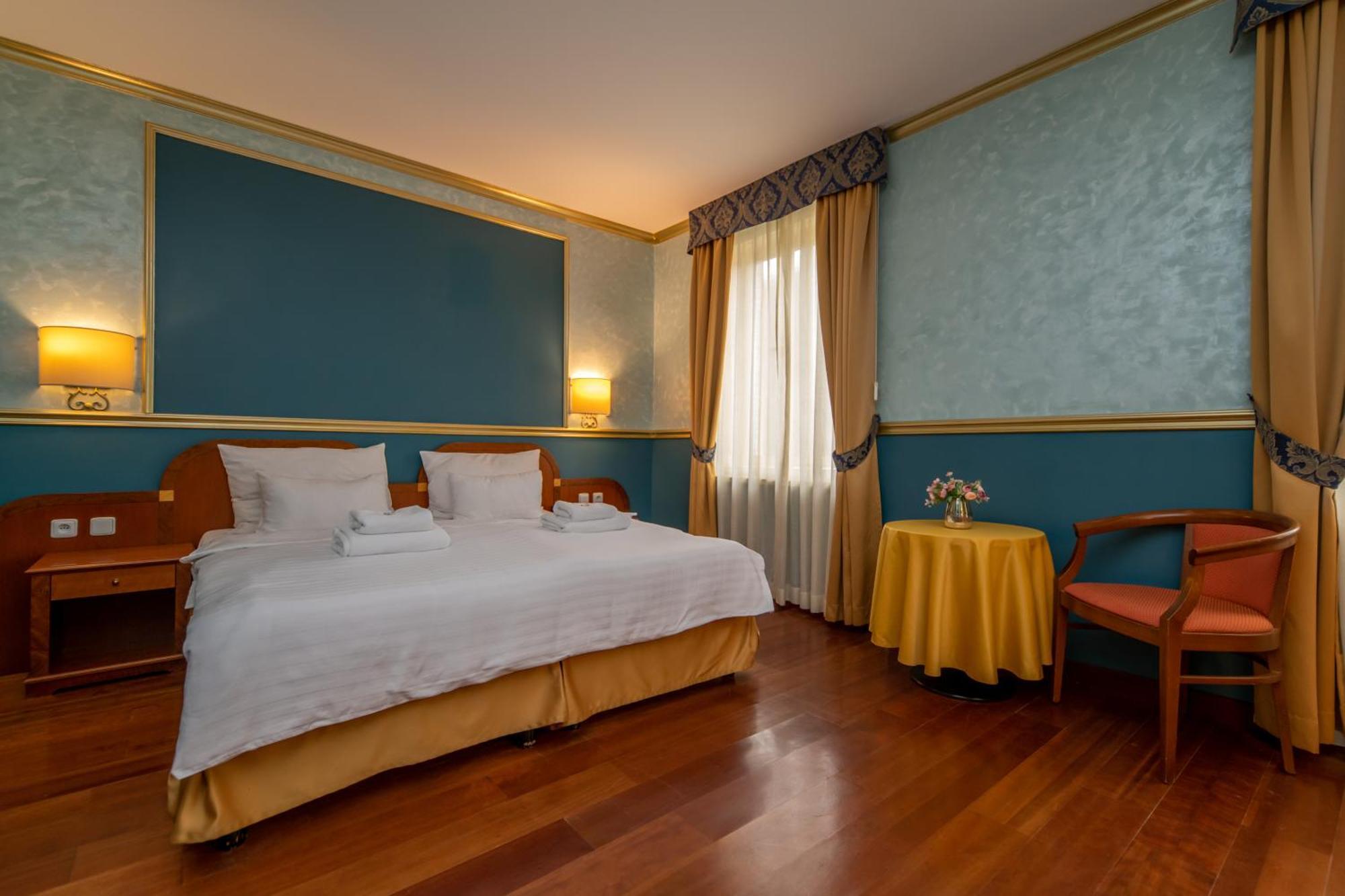 Kinsky Fountain Hotel