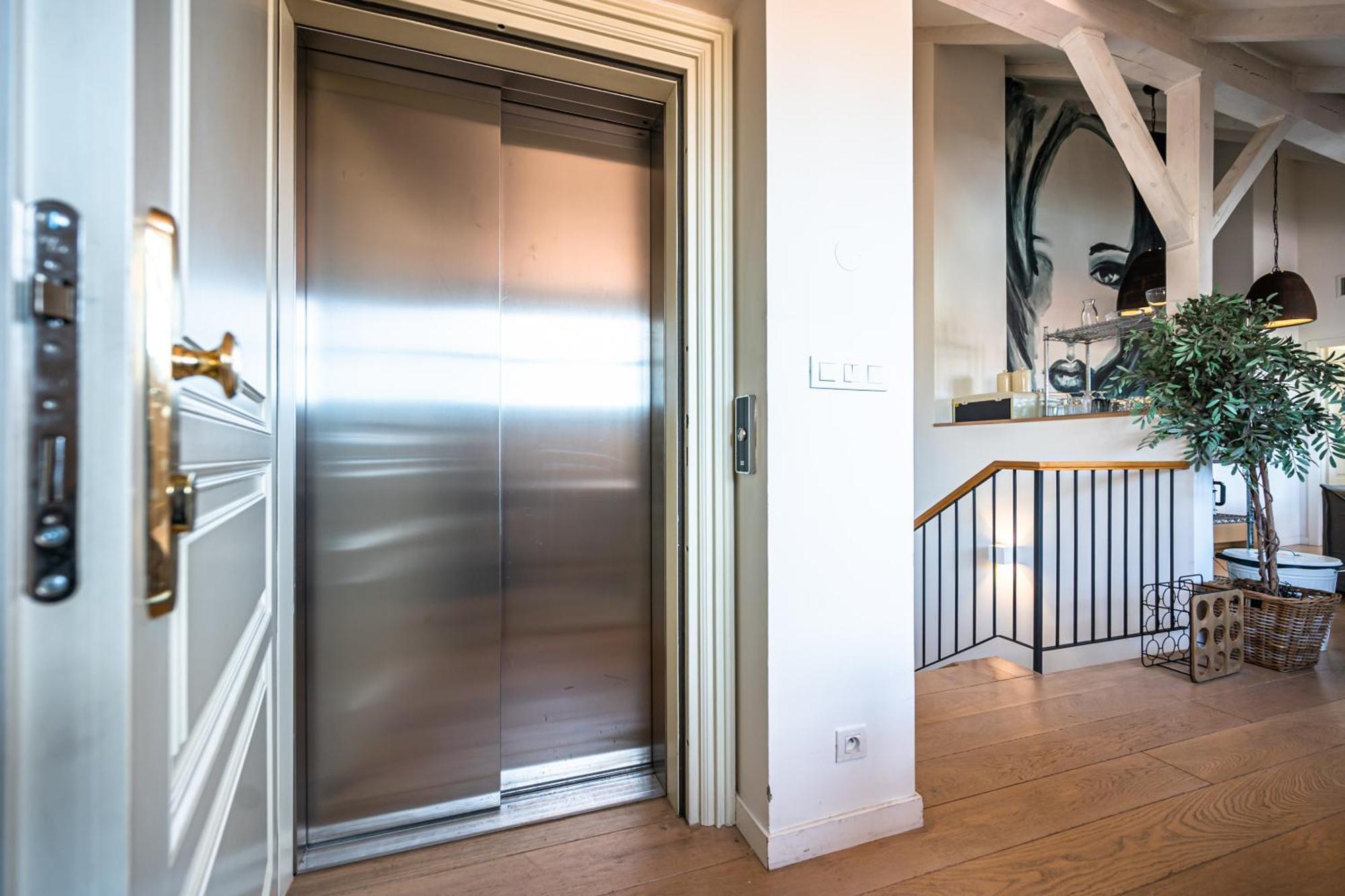 Wishlist Old Residences - Hastalska Apartment