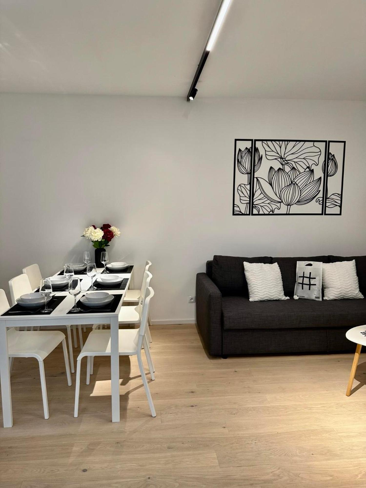 The Peony In Smichov, 5 Lejlighed