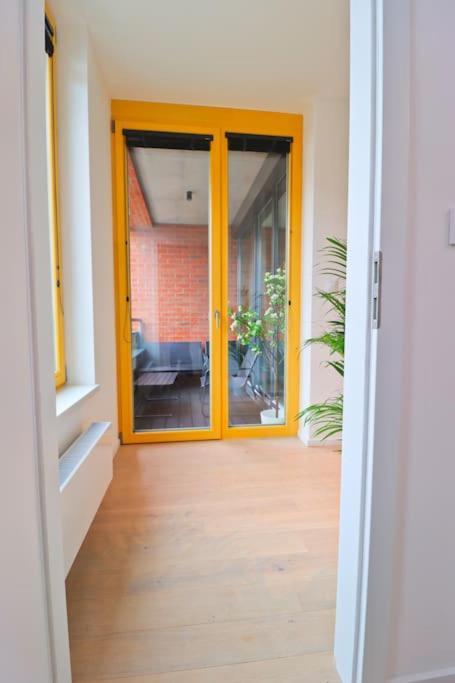 The Peony In Smichov, 5 *
