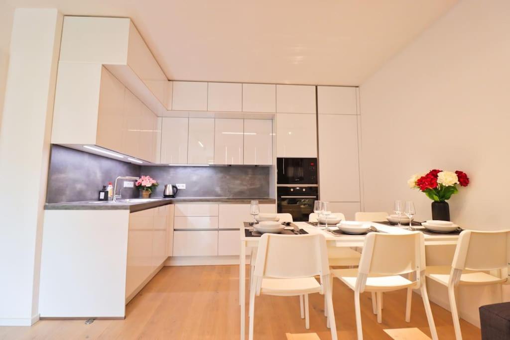 The Peony In Smichov, 5 *